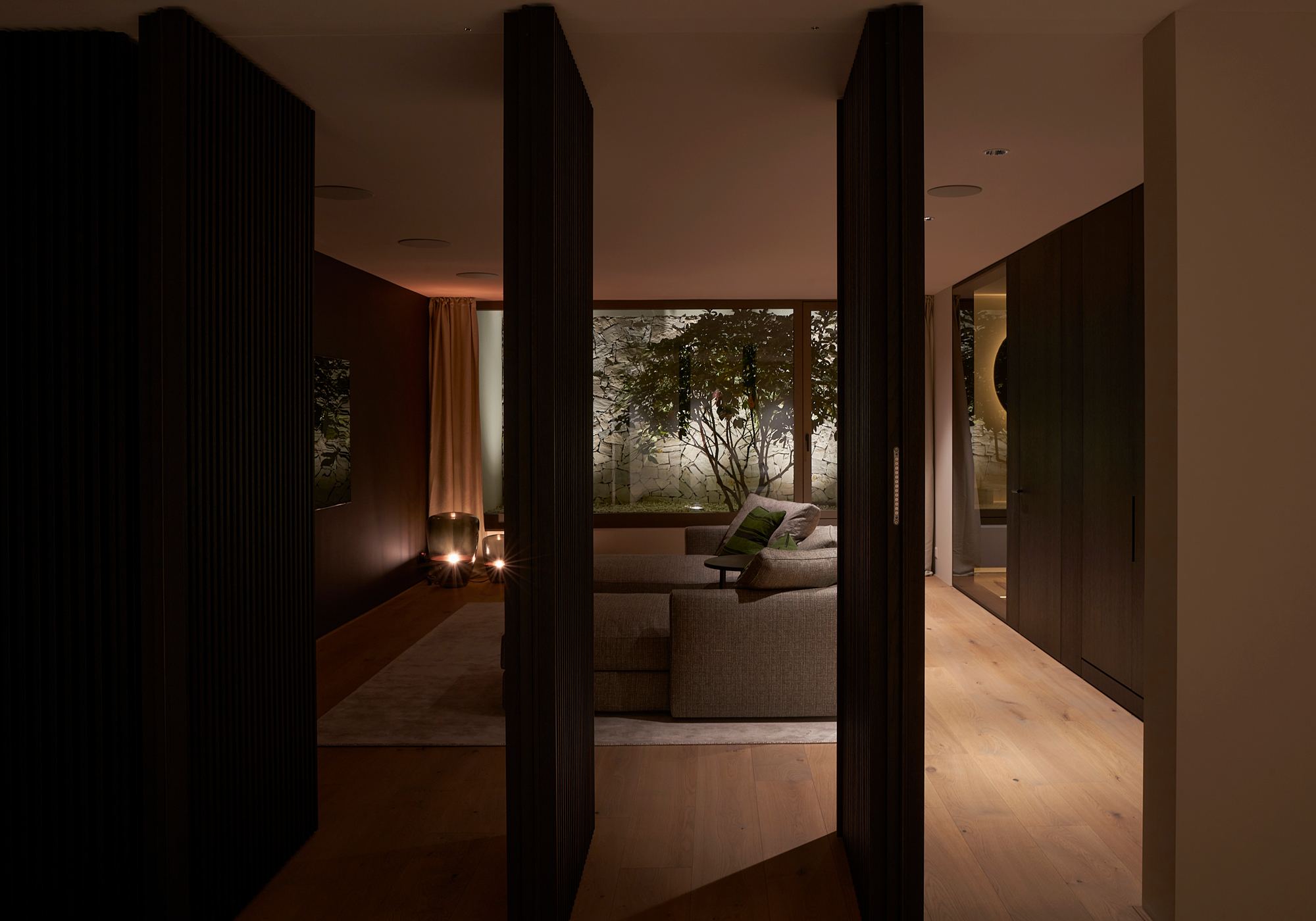 View from the hallway into the living area – Single-family house in Uitikon