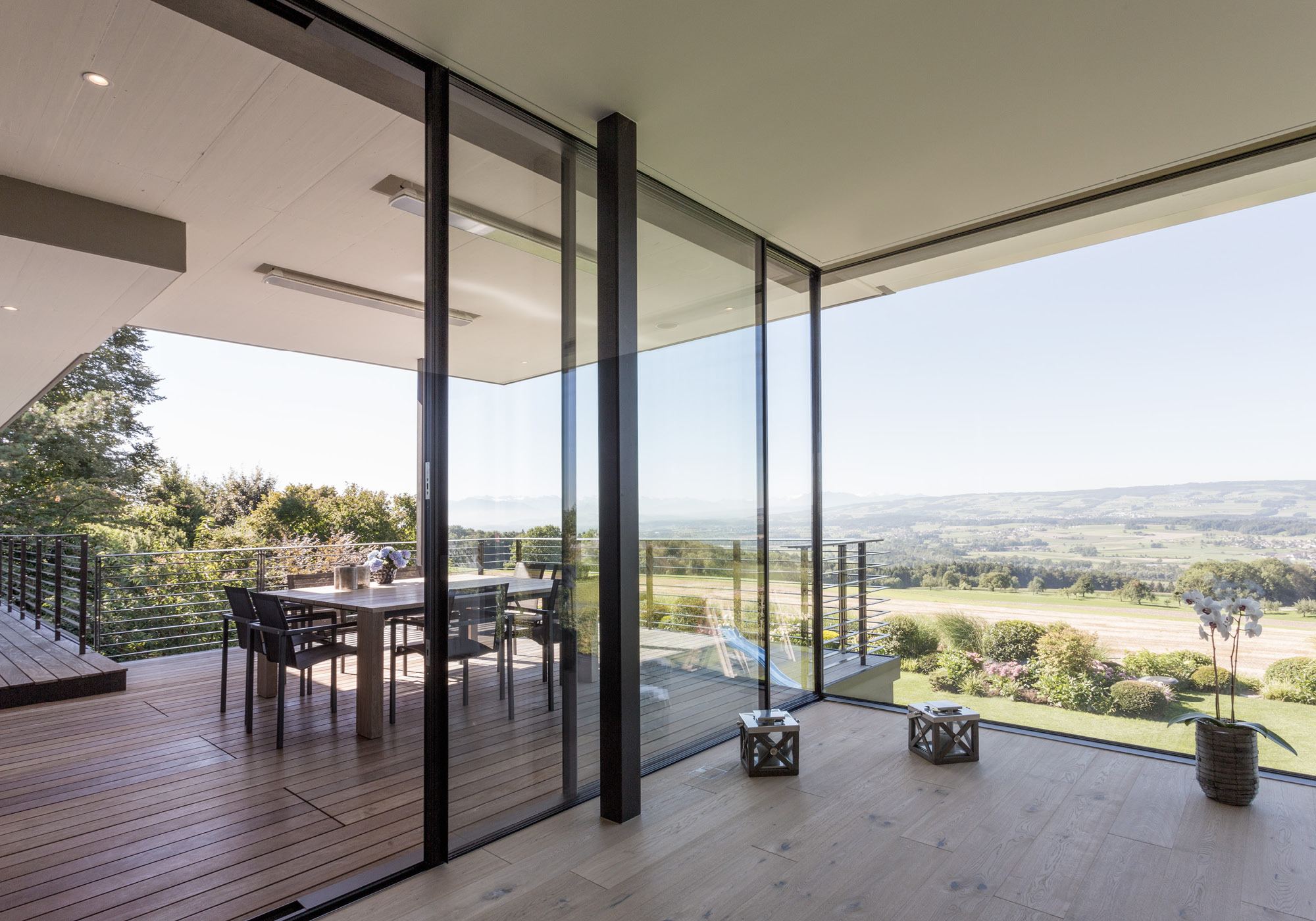 Corner glazing with view of the terrace and valley – Single-family house in Oberwil-Lieli
