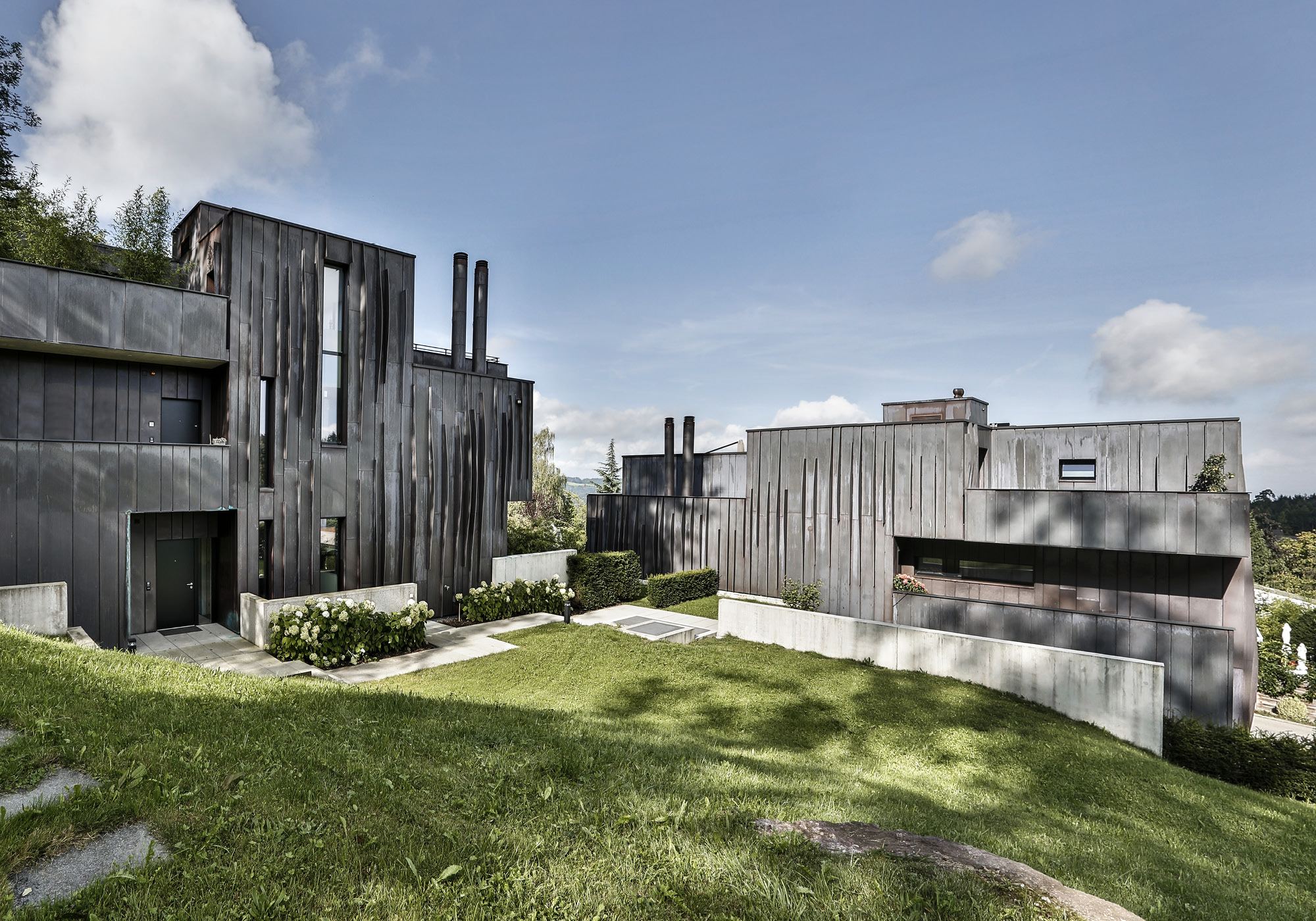 Group of buildings with metal cladding in the garden – Apartment building in Uitikon