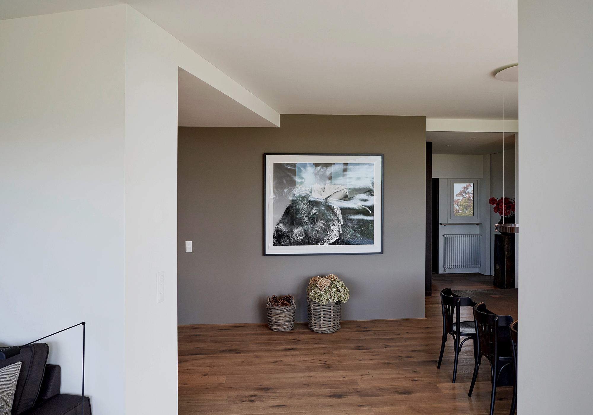 Living space with grey accent wall and photograph – Interiors and landscape, Lufingen