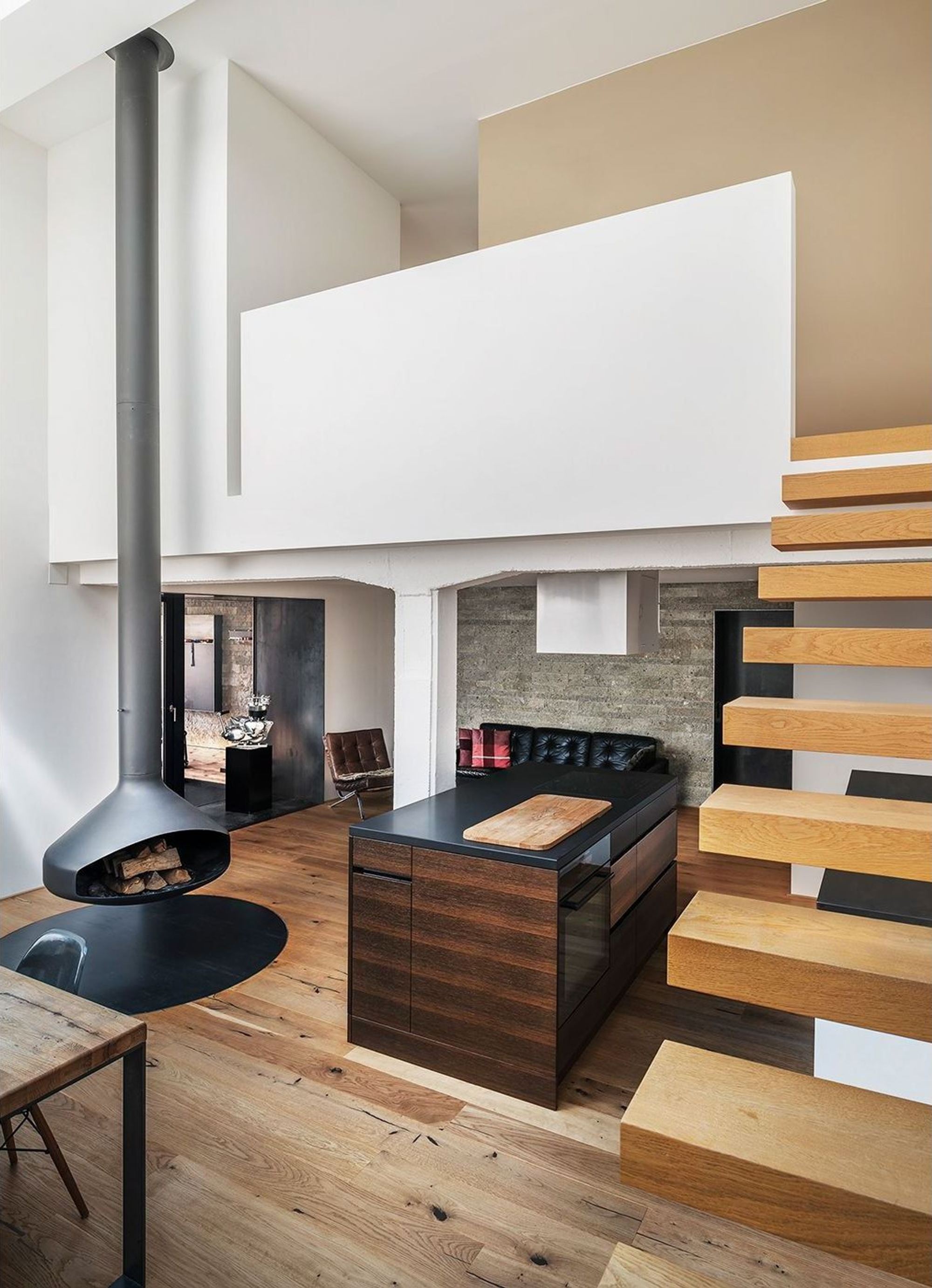 Timber staircase to the gallery next to the kitchen block – Interiors and landscape, Wohlen AG
