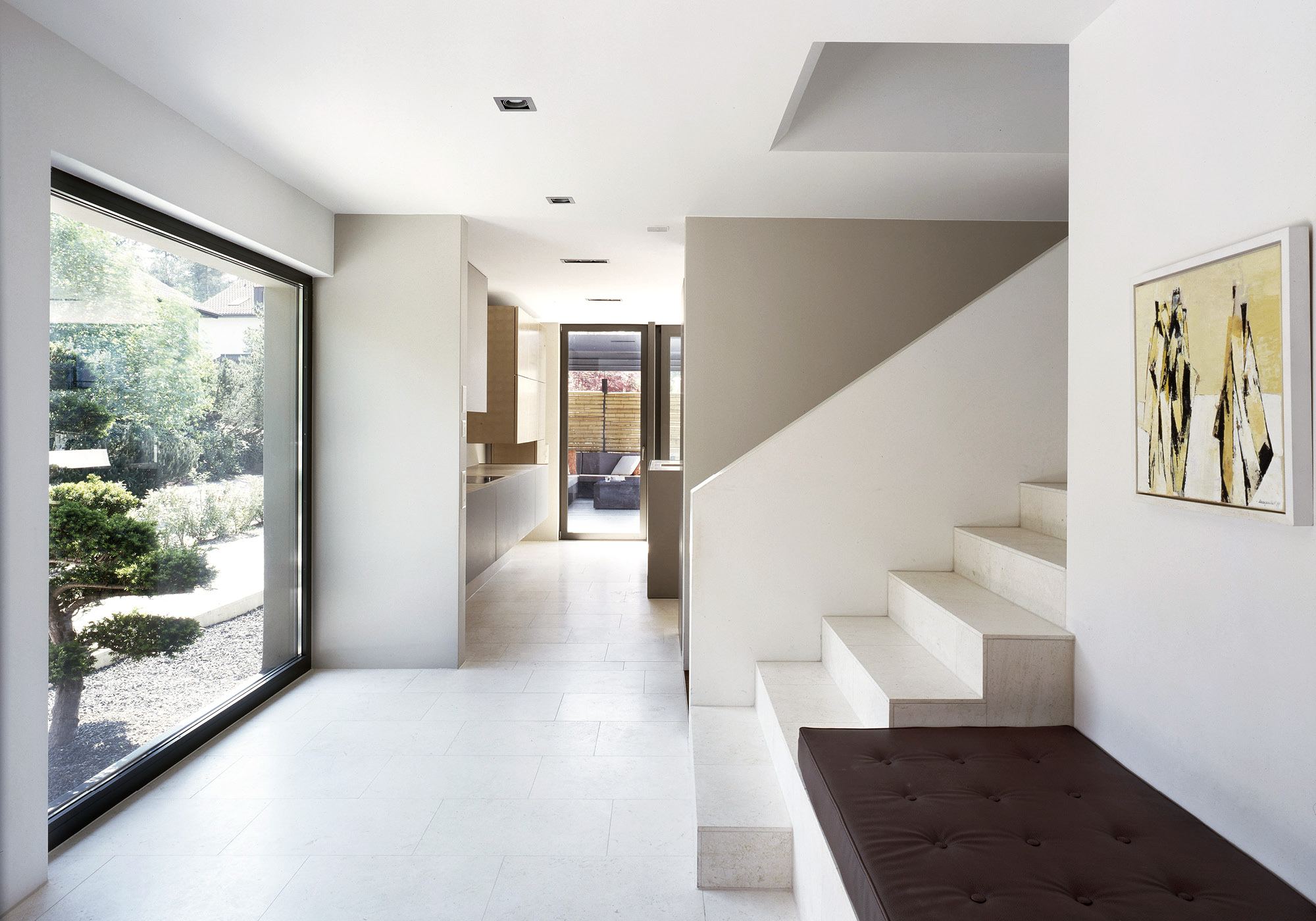 Entrance area with staircase and glass front – Single-family house in Uitikon