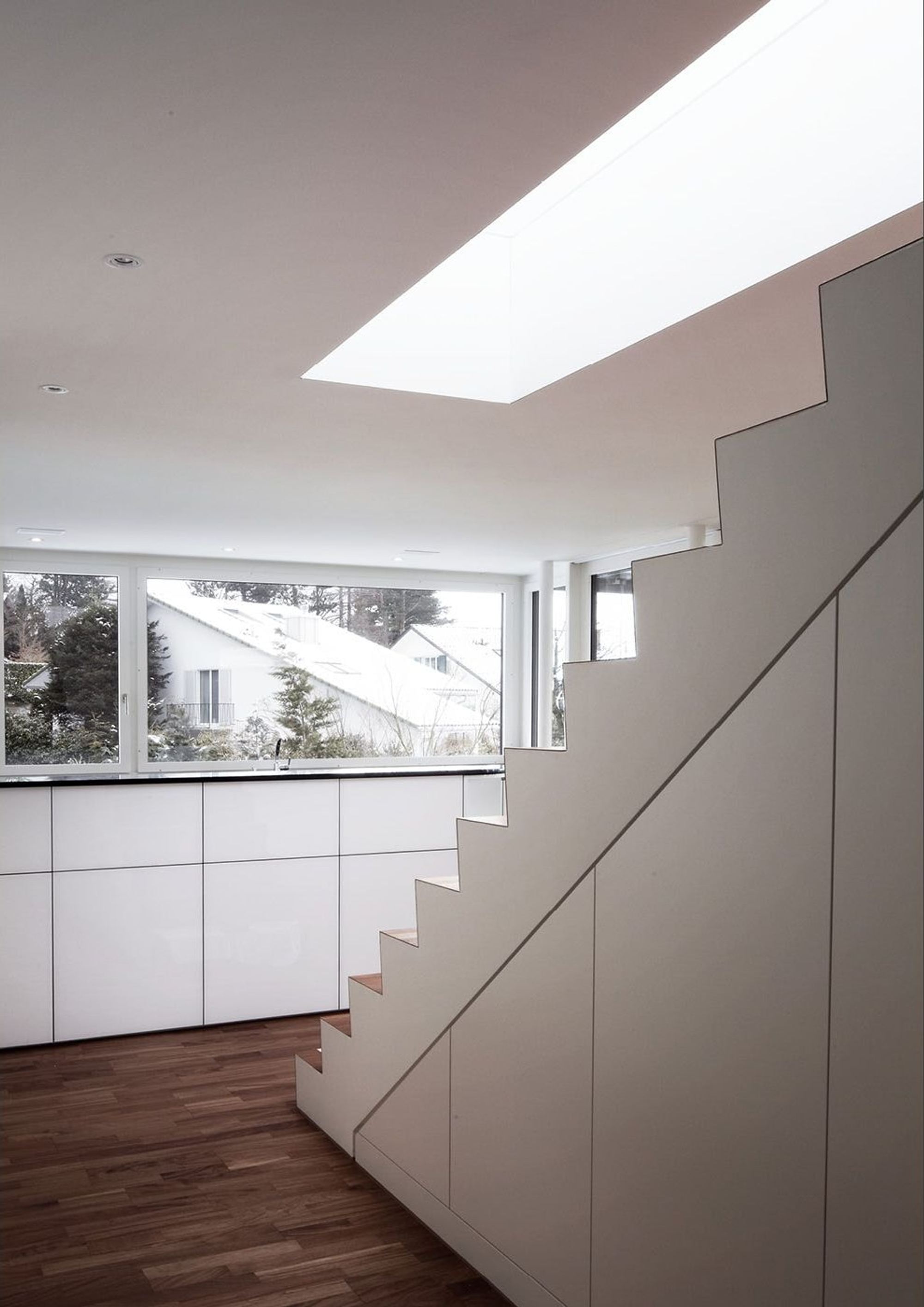 Staircase with skylight above the kitchen – Apartment building in Uitikon