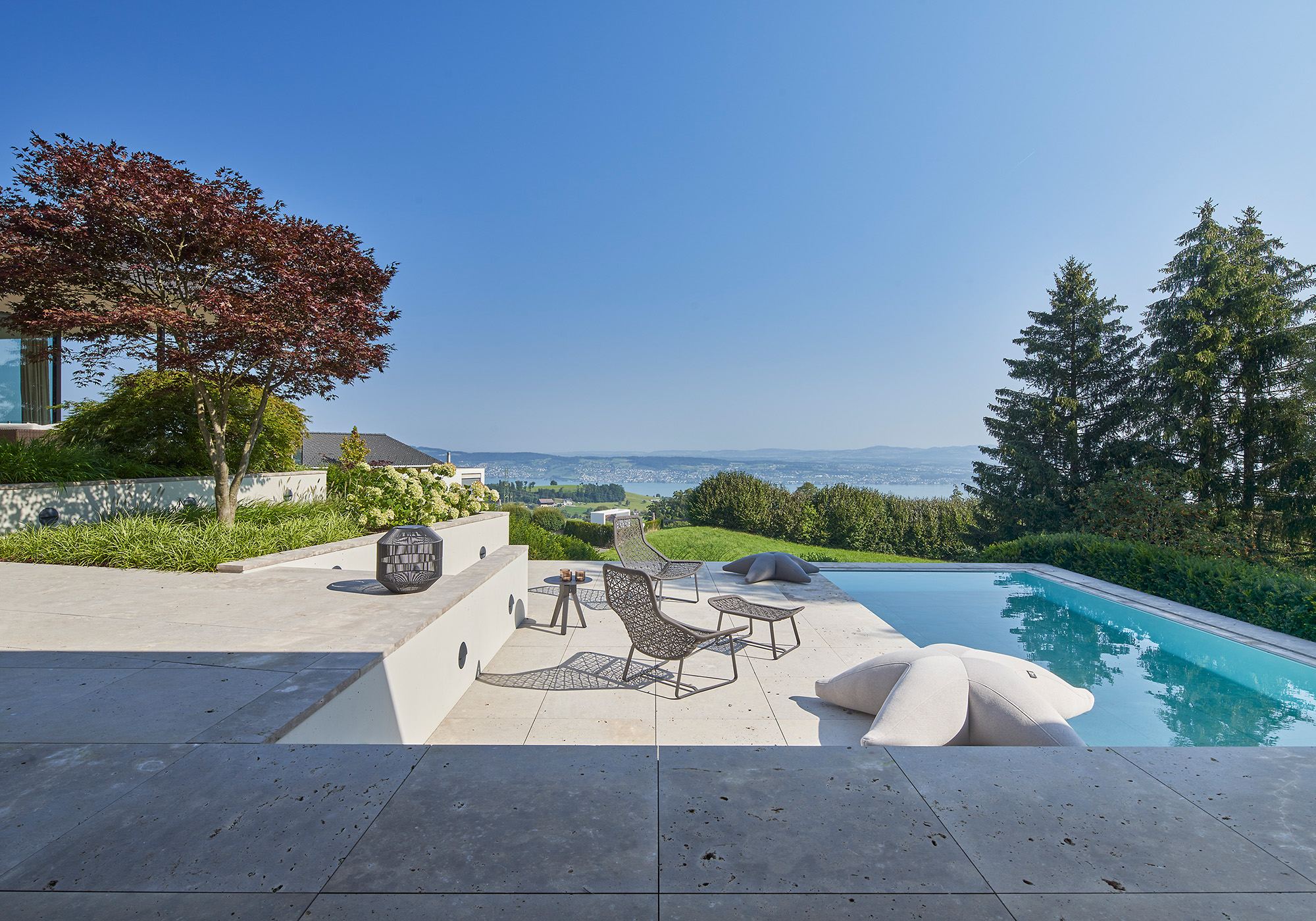Pool with natural stone terrace and view of Lake Zurich – Single-family house in Schindellegi