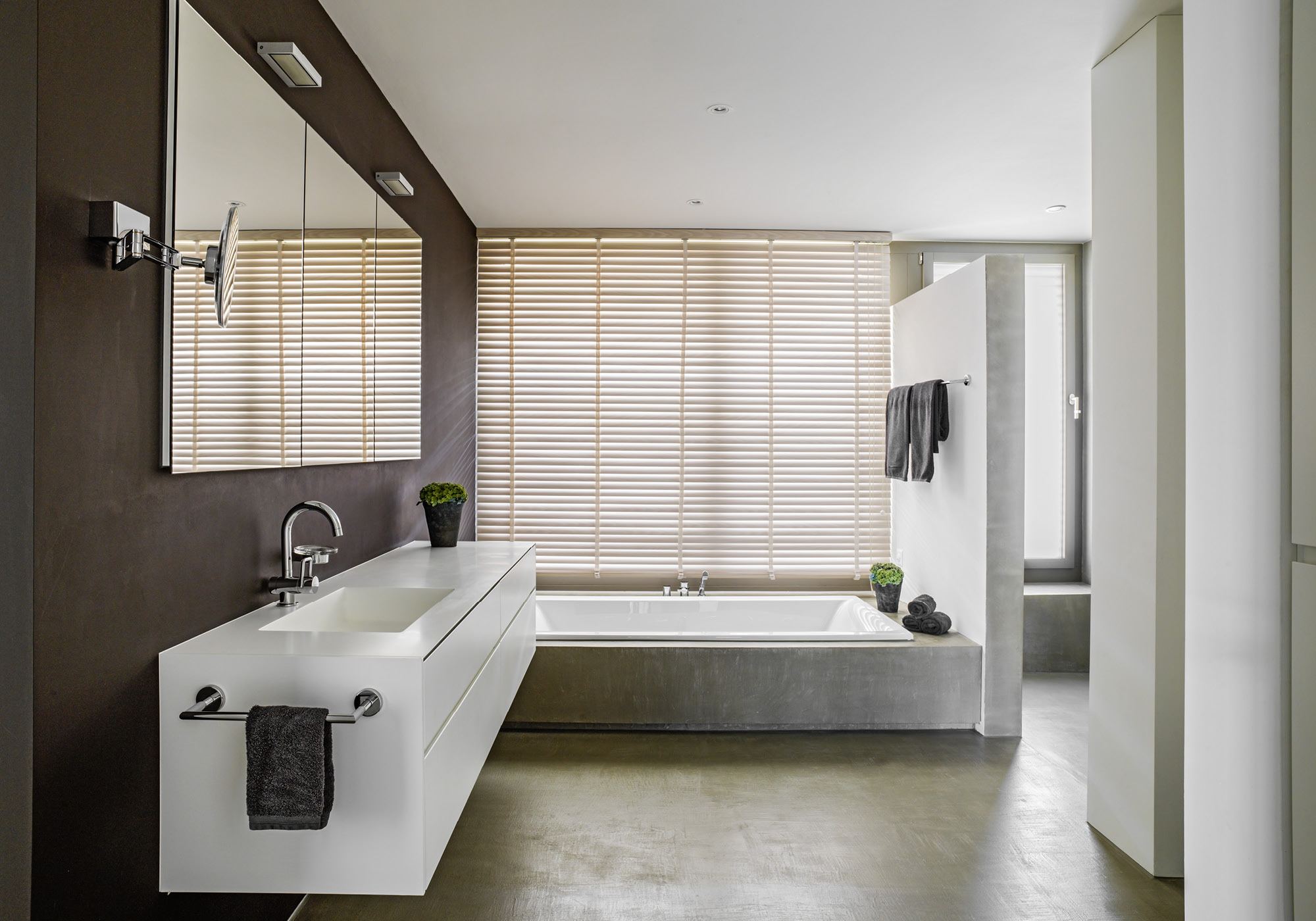 Bathroom with vanity, bath and timber blinds – Single-family house in Schindellegi