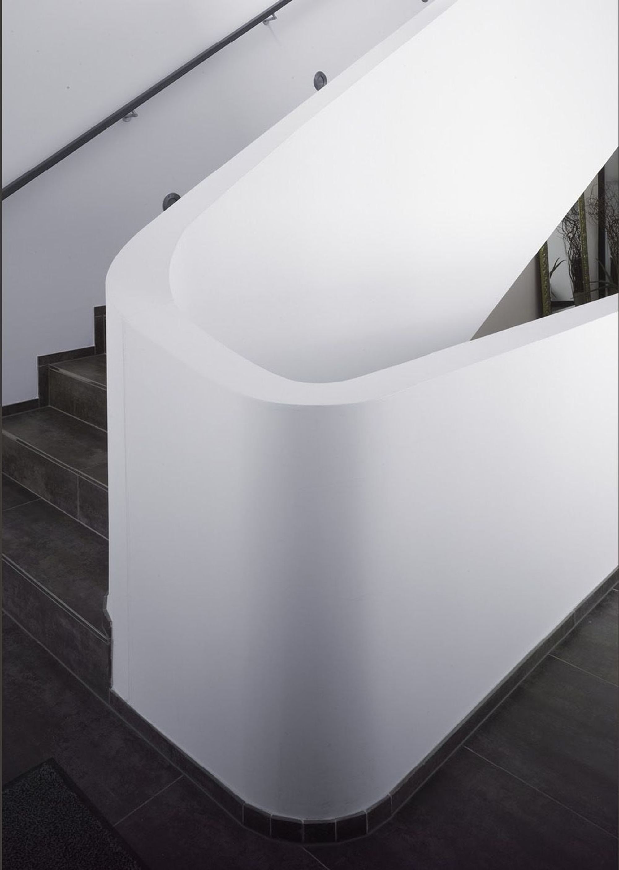 White curved stair balustrade – Single-family house in Schindellegi