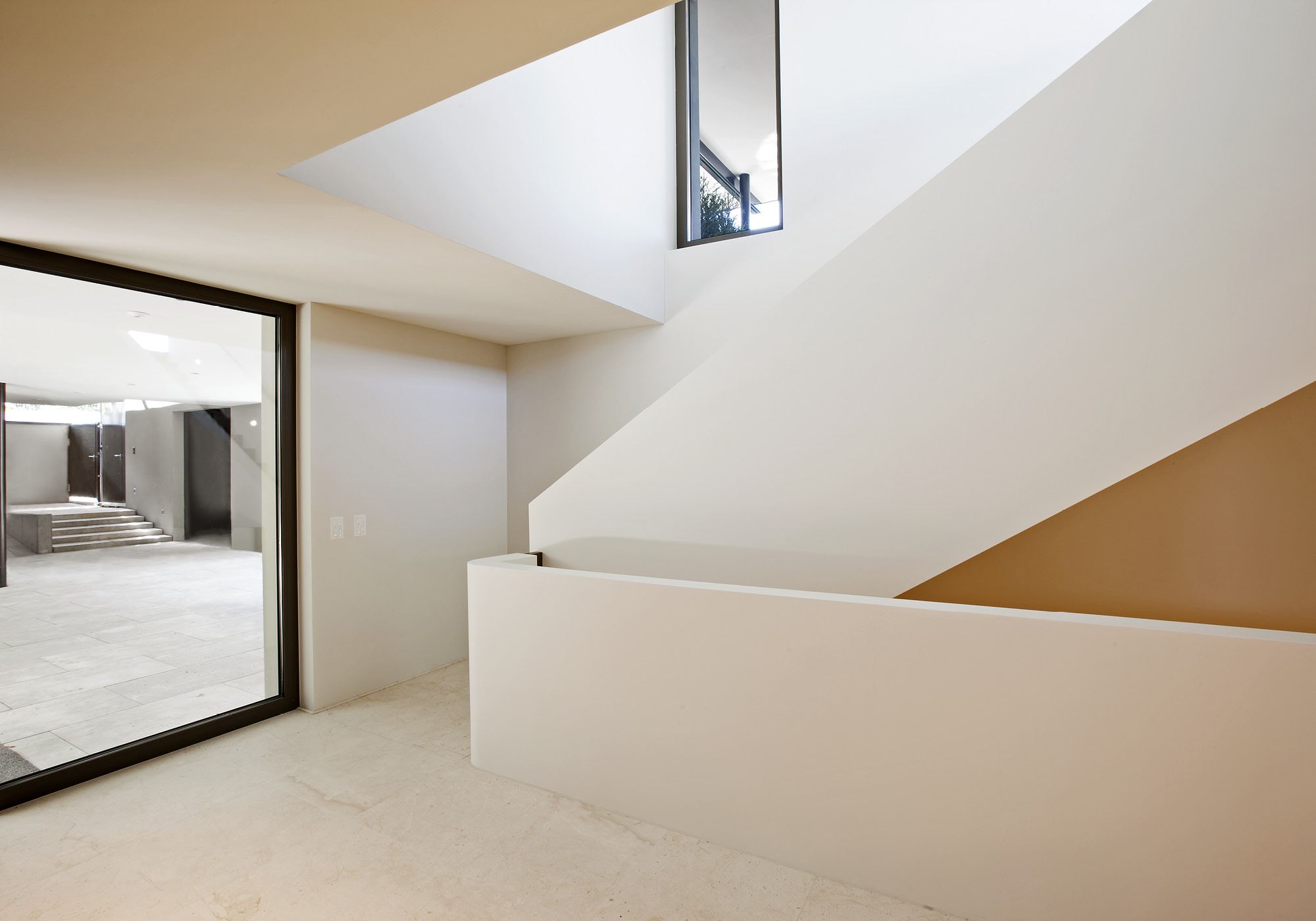 Bright stairwell with parapet and window – Single-family house in Schindellegi