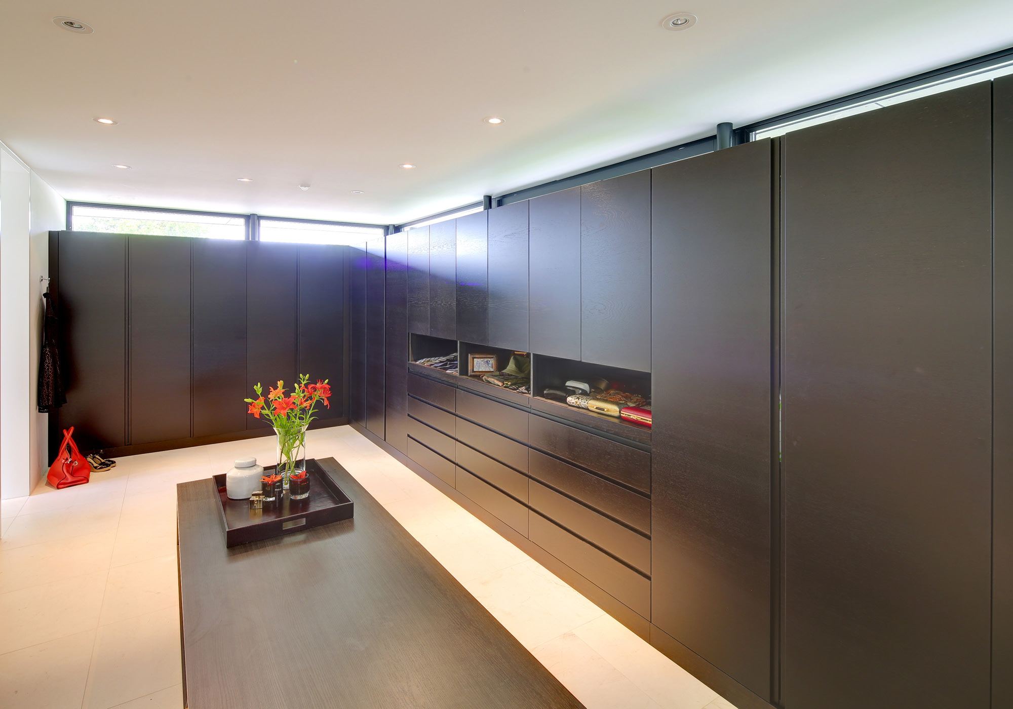 Dark built-in cabinets with light strip – Single-family house in Meilen