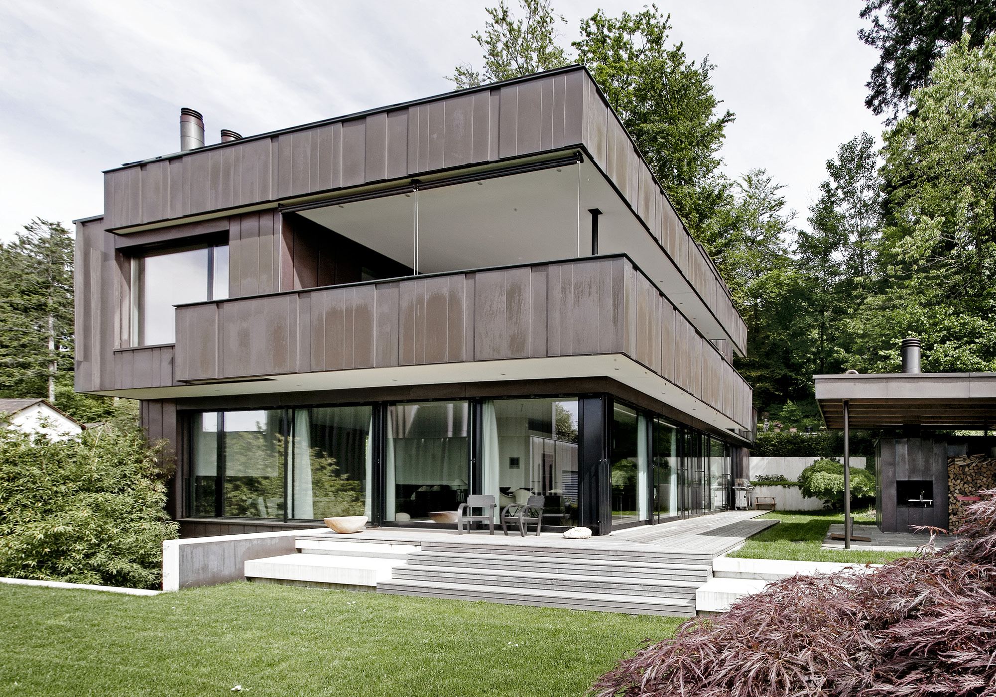 Facade with terraces and garden steps – Apartment building in Uitikon