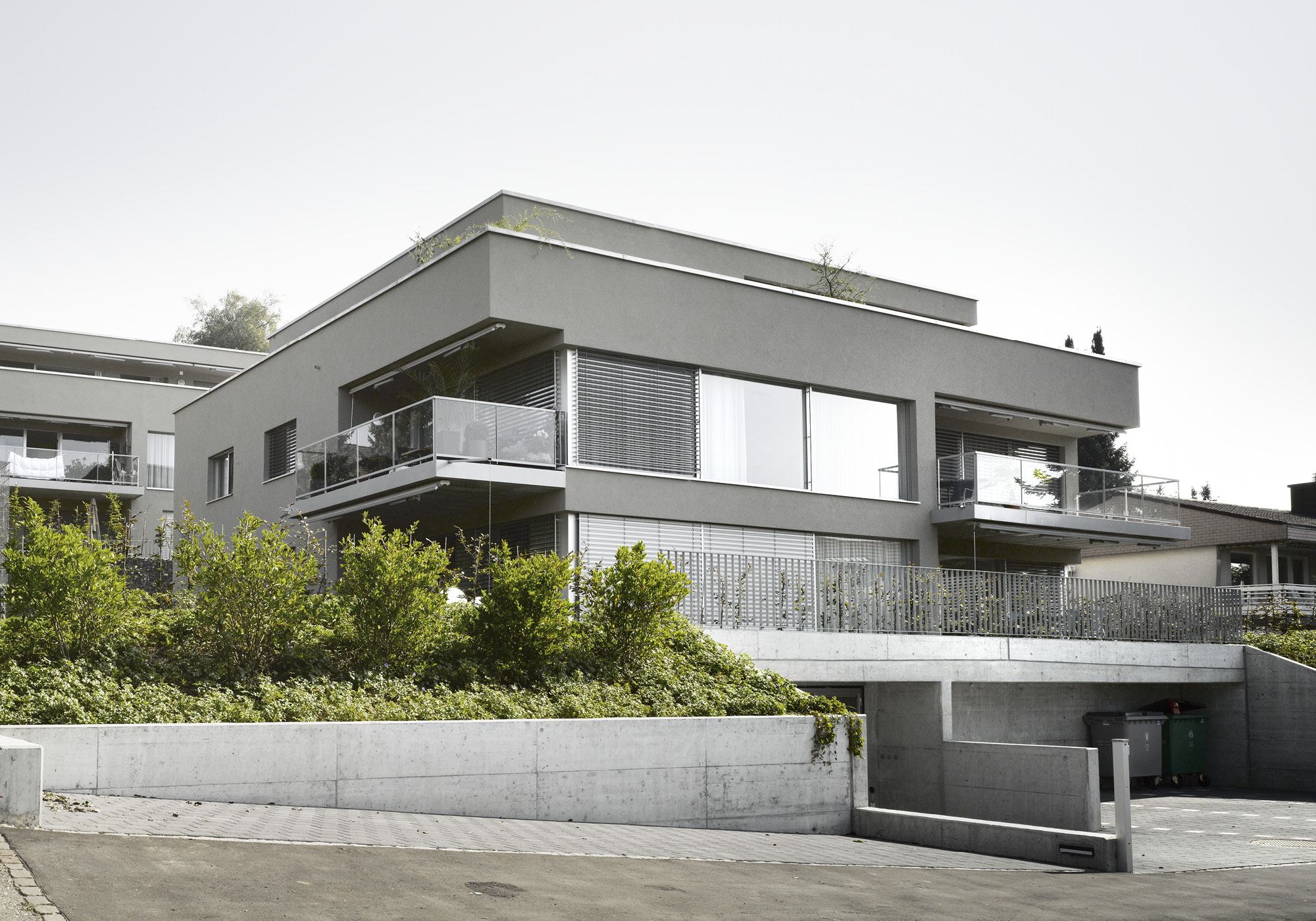 Facade above the underground car park entrance – Apartment building in Mellingen