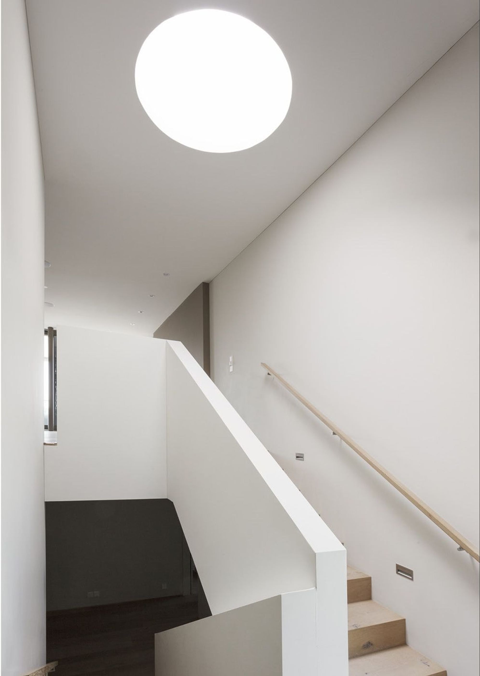 Stairwell with circular skylight – Single-family house in Zürich