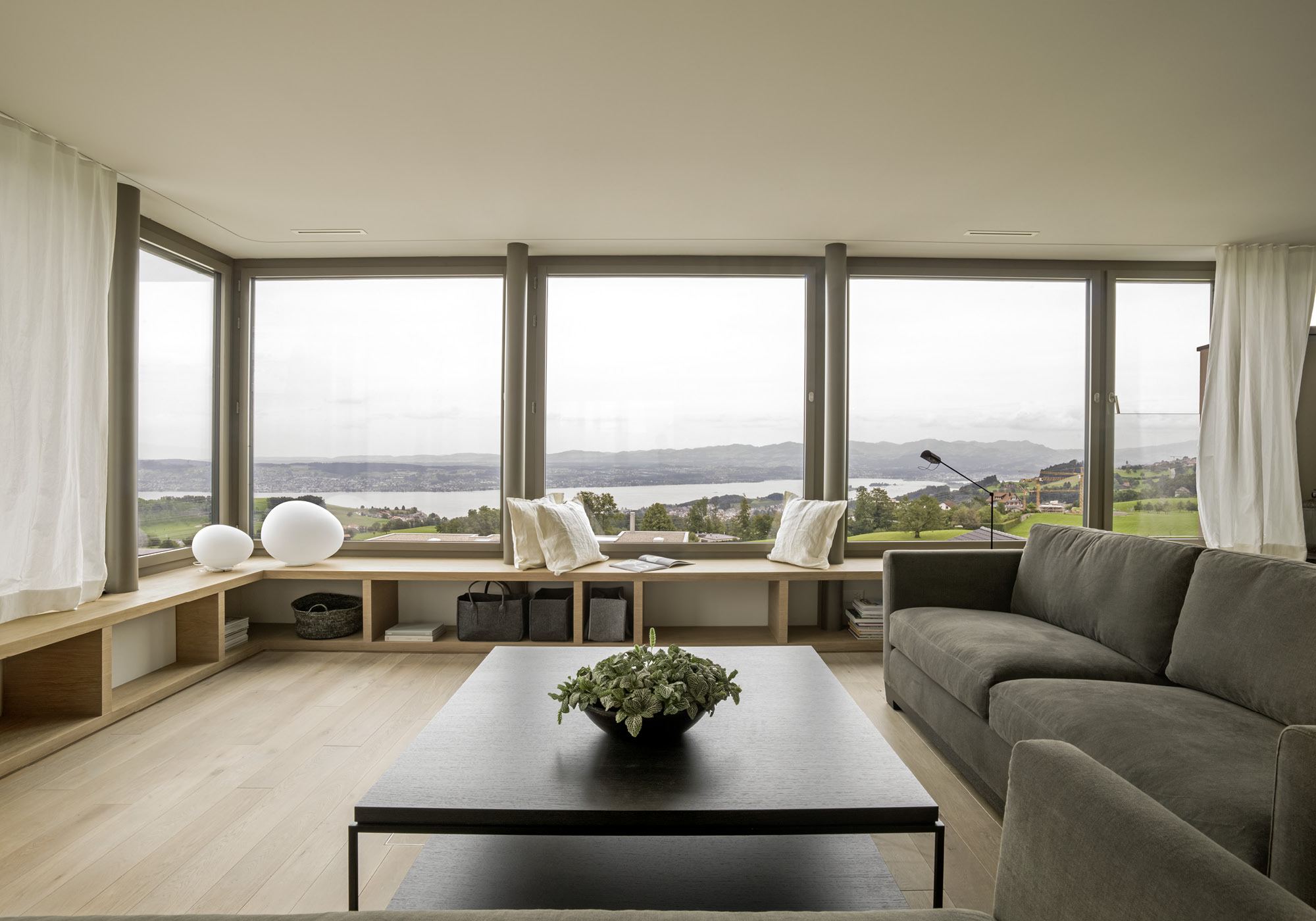 Living room with window front and view of Lake Zurich – Single-family house in Schindellegi