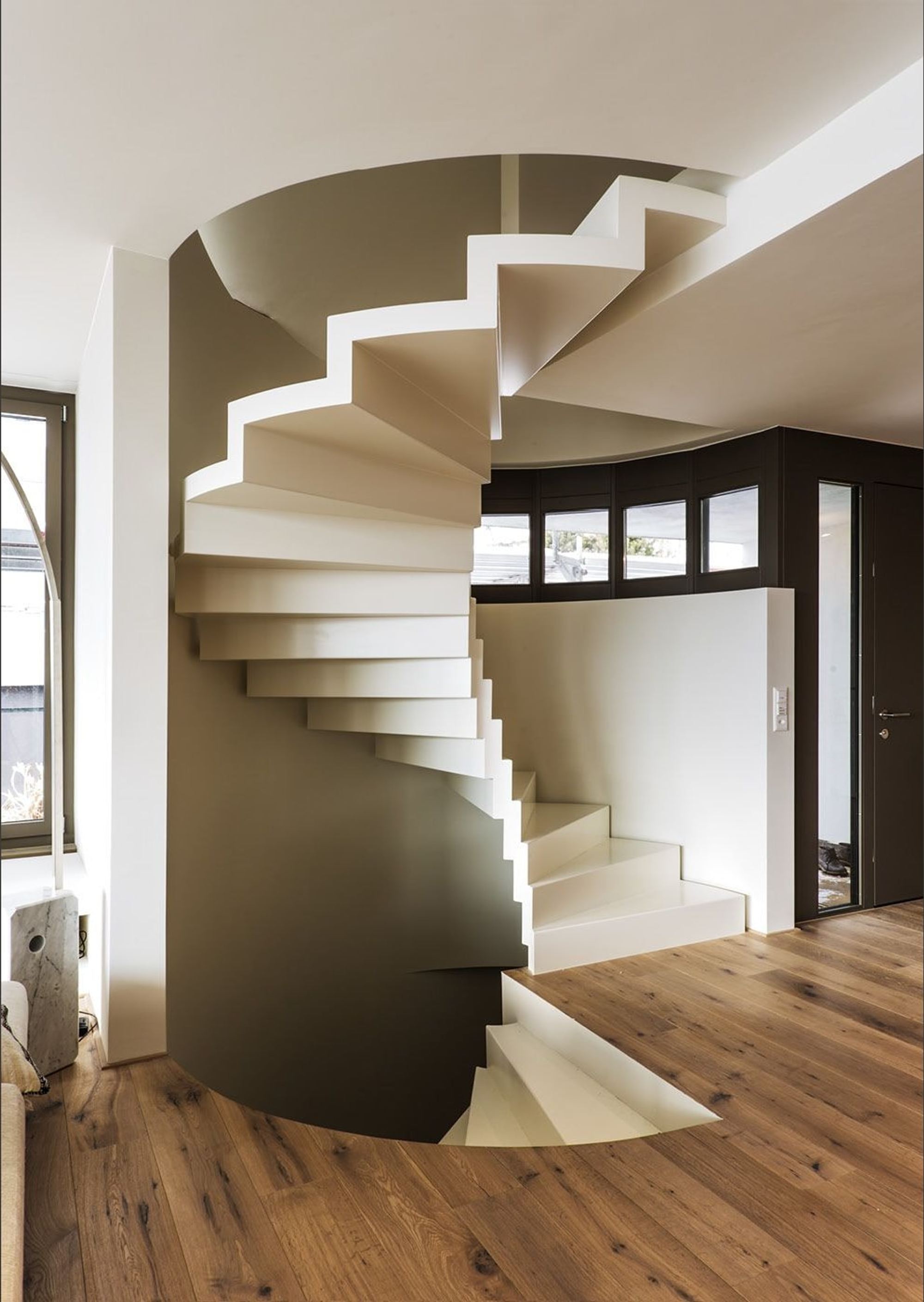 Sculptural white spiral staircase – Interiors and landscape, Herrliberg
