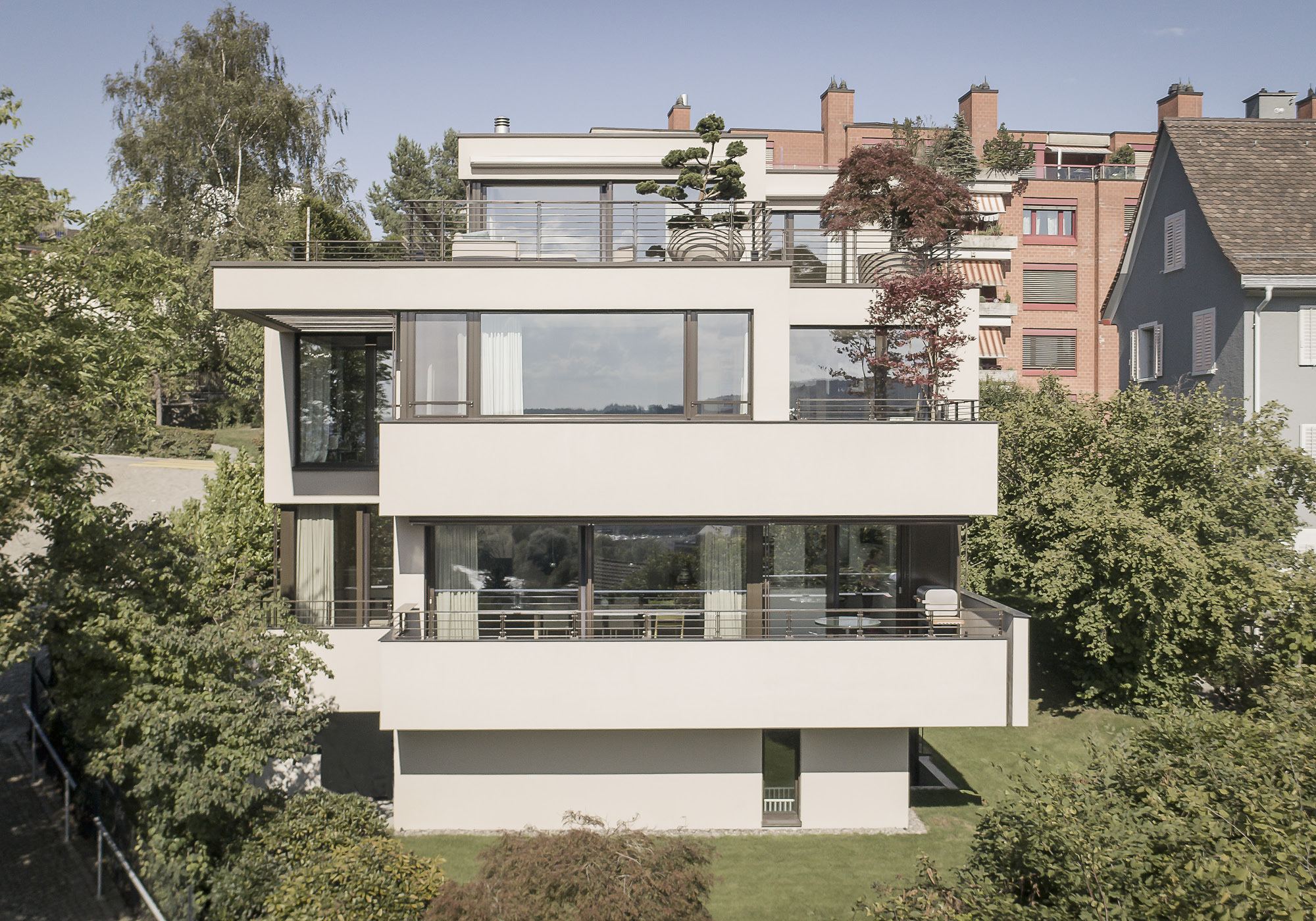 Three-storey garden facade with terraces – Single-family house in Zürich
