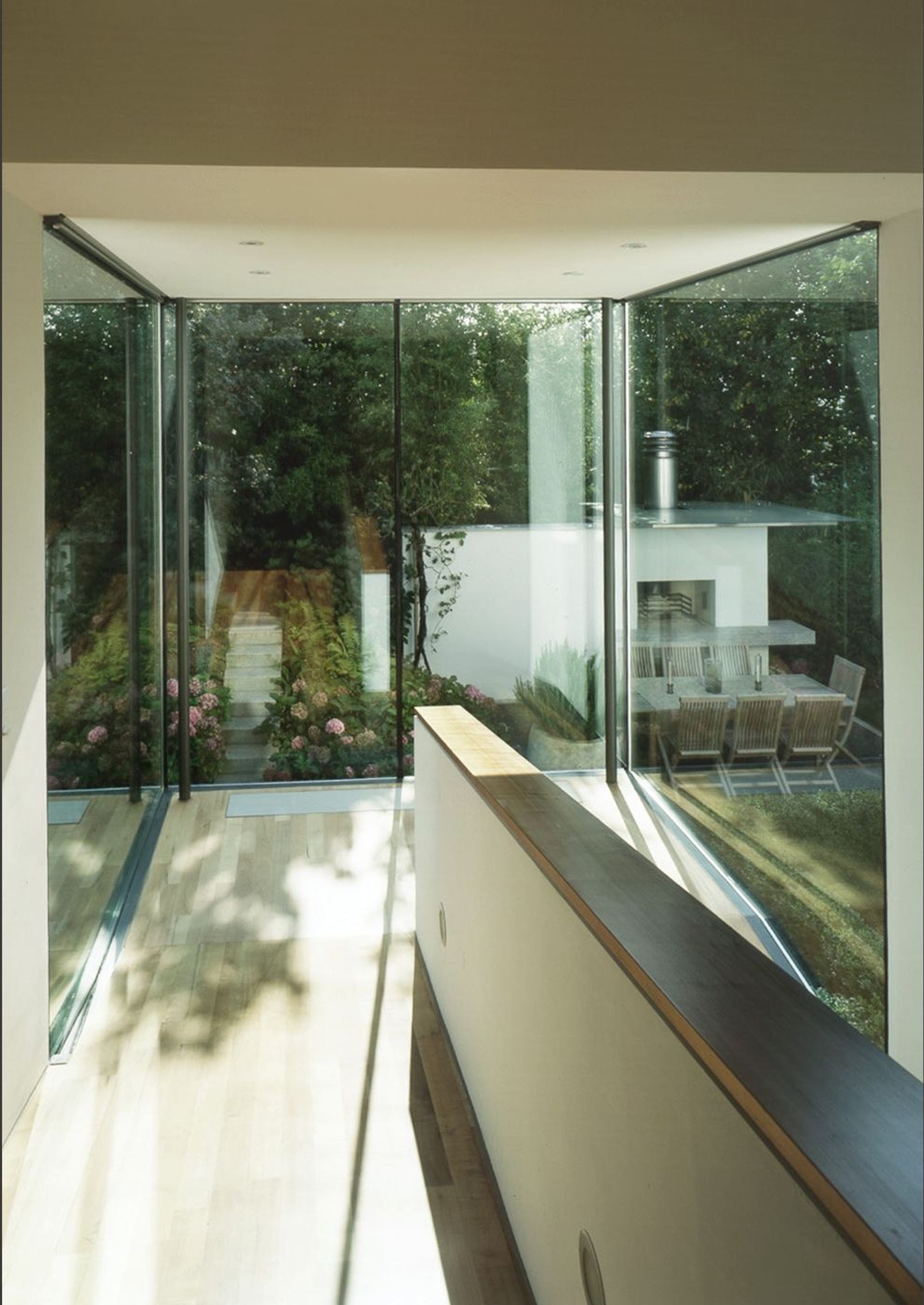 Glazed room with green view – Single-family house