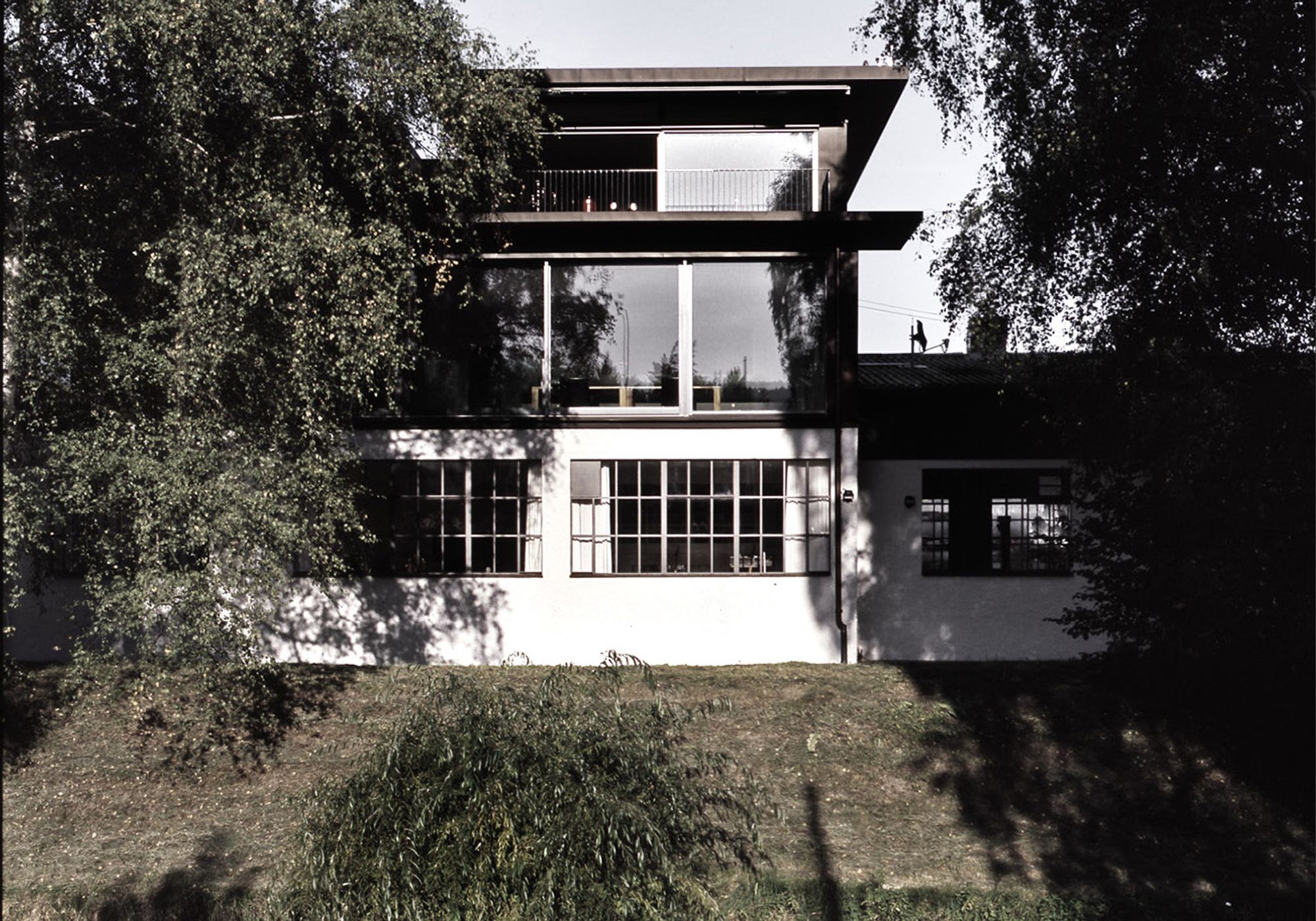 Converted commercial building with added storey – Single-family house in Dietikon