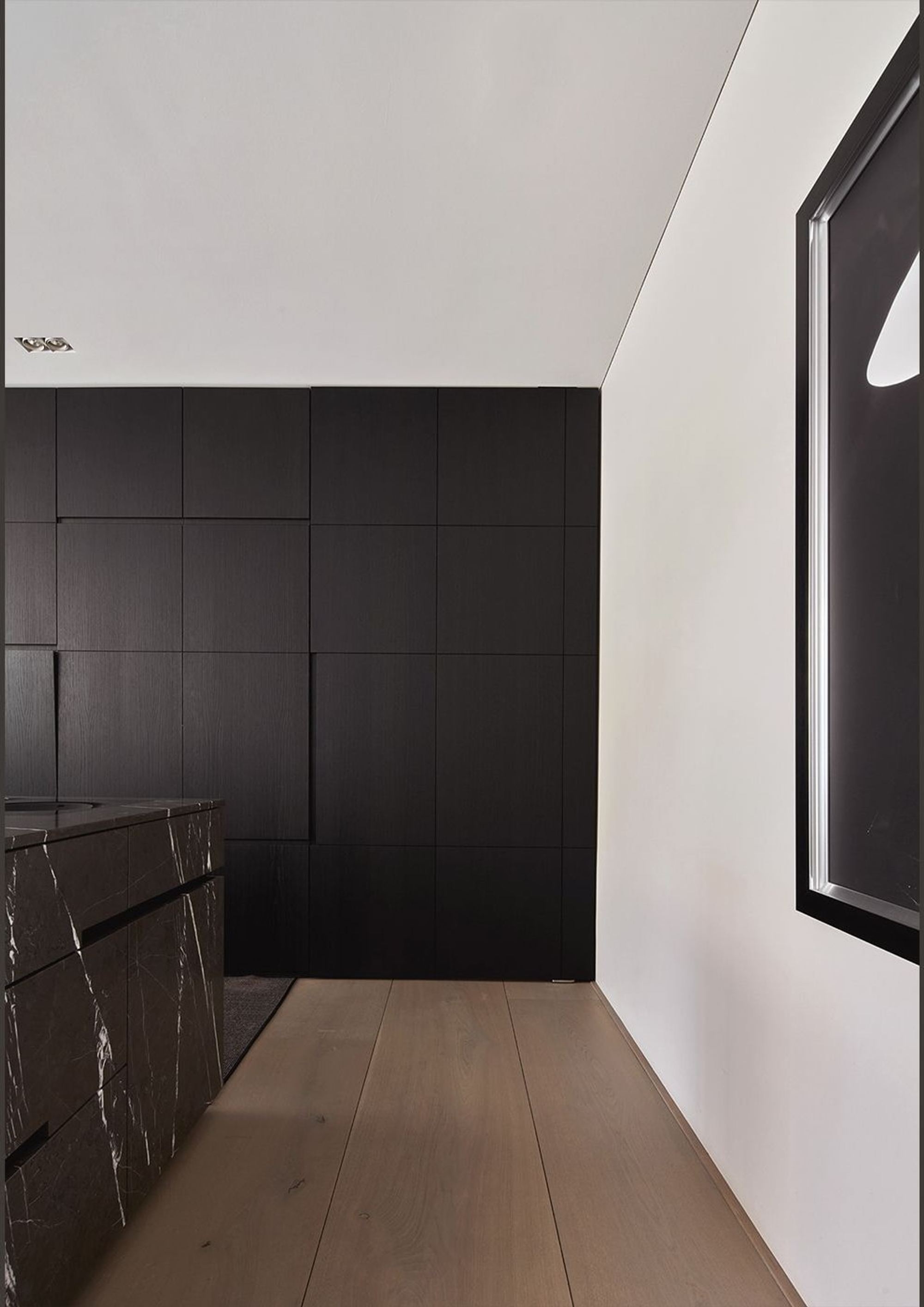 Dark cabinet wall next to the kitchen island – Interiors and landscape, Luzern