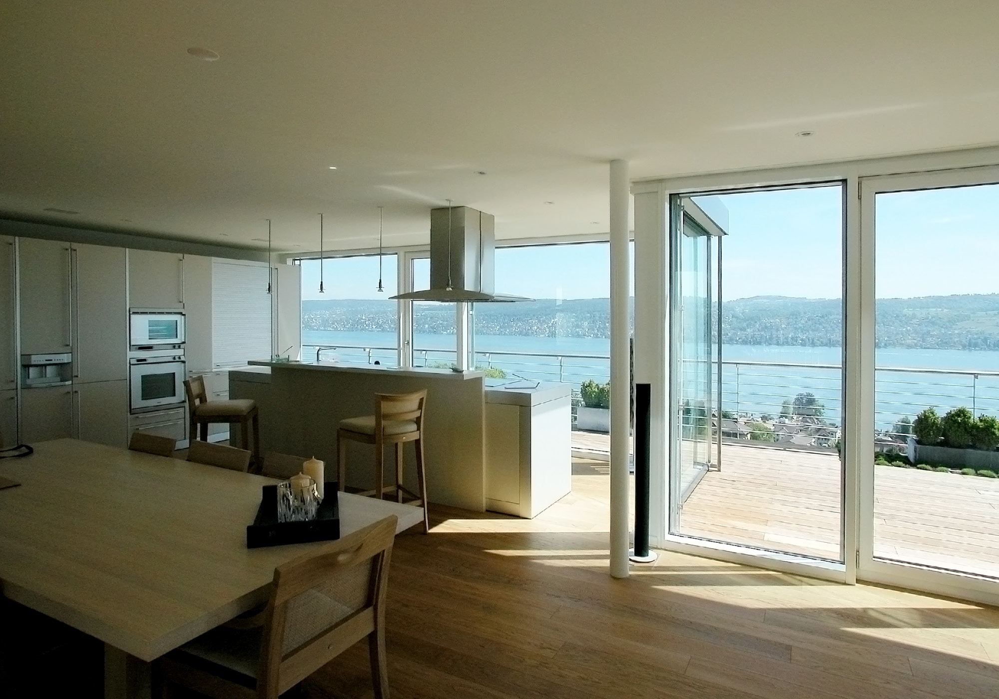 Kitchen with dining table and view over the lake – Interiors and landscape, Rüschlikon