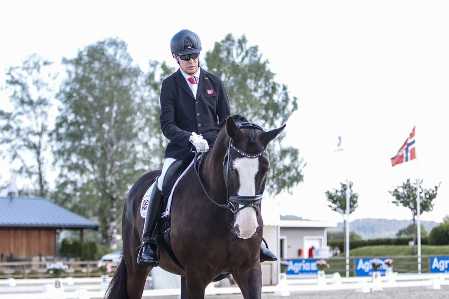 Jens Lasse Dokkan / hest / paradressur / Norges Rytterforbund