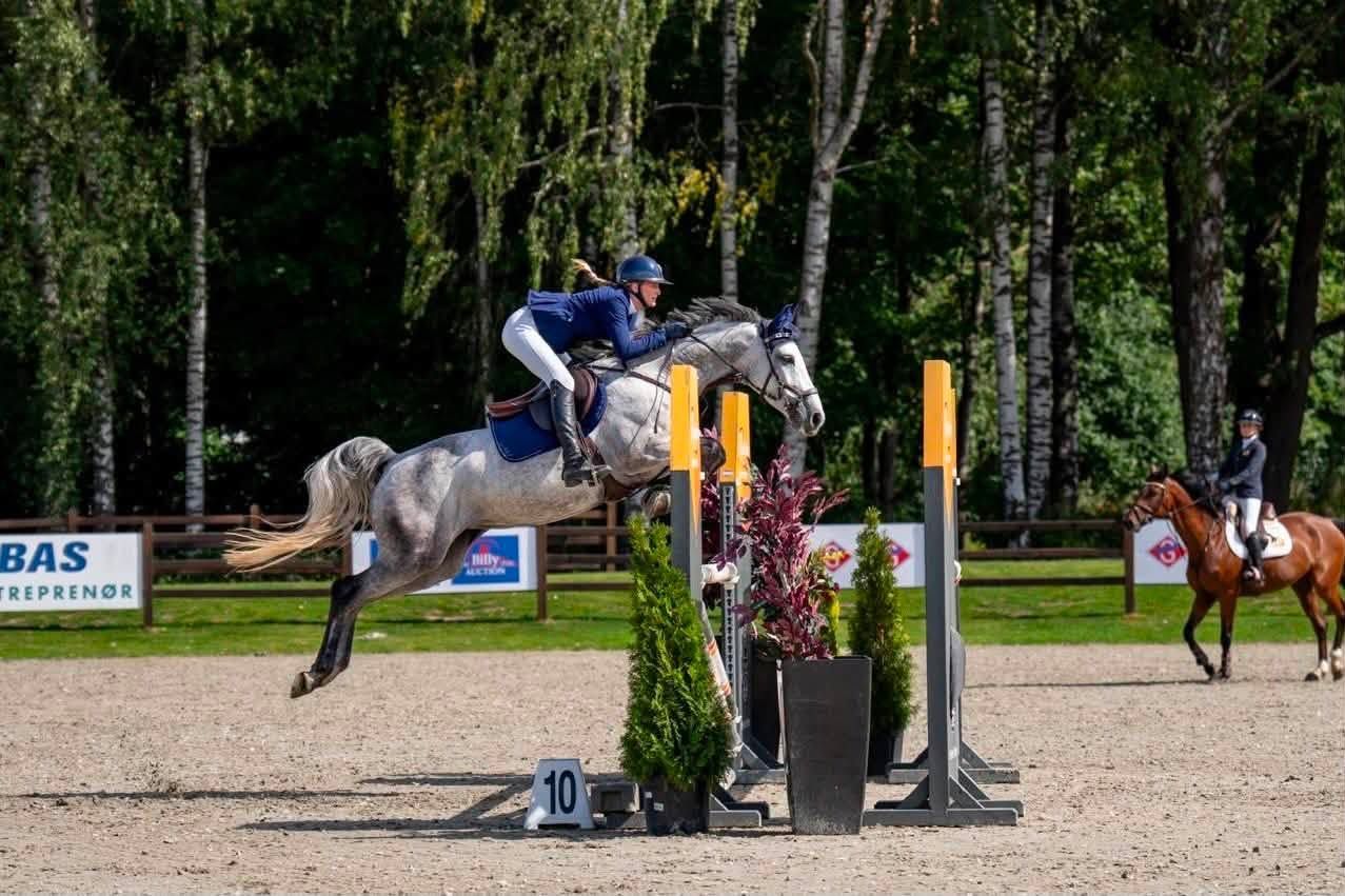 Denne torsdagen ble det populær 1.20 m-seier  i Champion Cup sponset av Felleskjøpet på Amalie Sundberg Risberg og  Complete Fring 