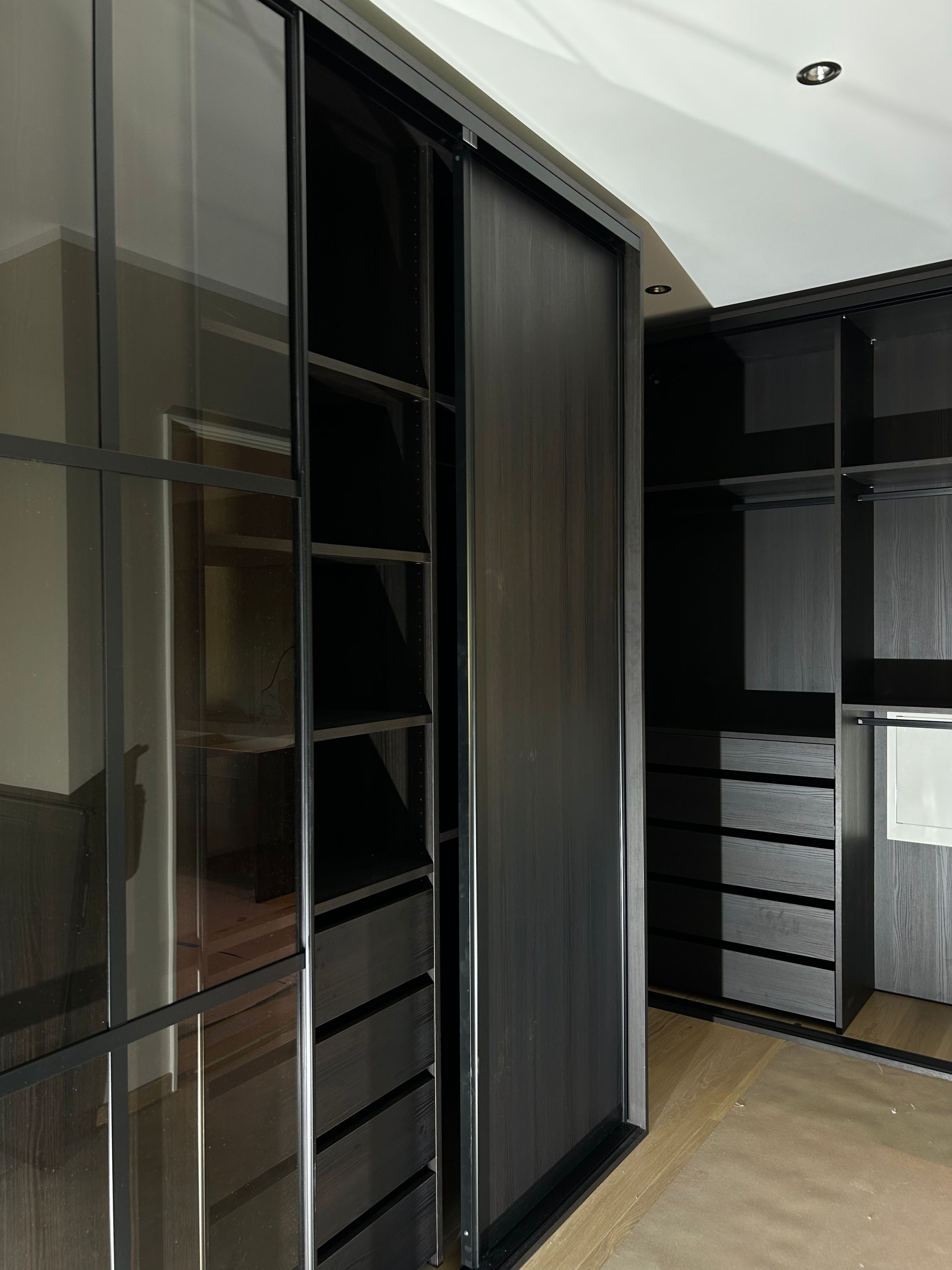 Huseby garderobe montert