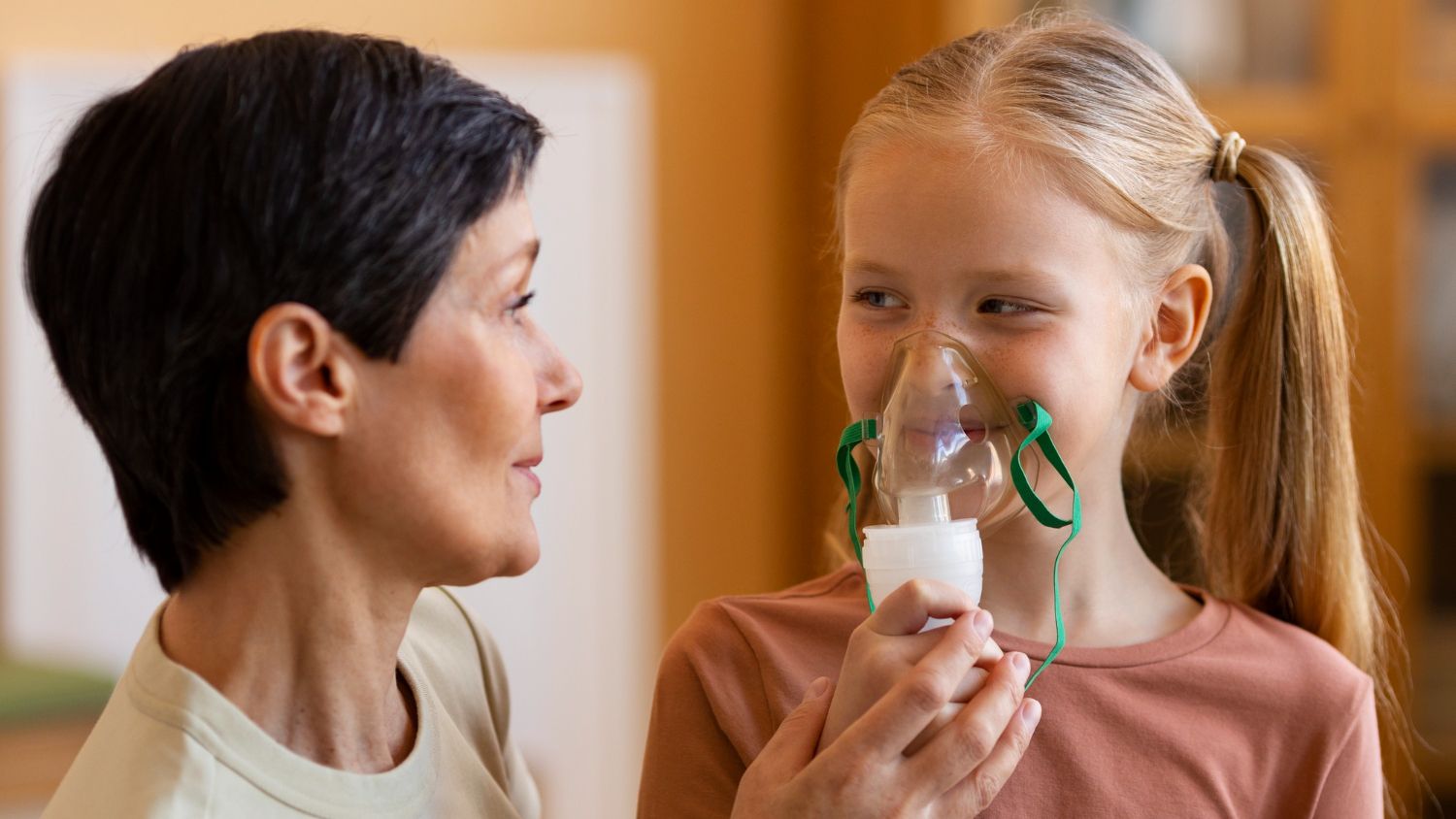 RSV Virusas (Kvėpavimo takų sincitinis virusas): Simptomai, gydymas, priežastys, prevencija