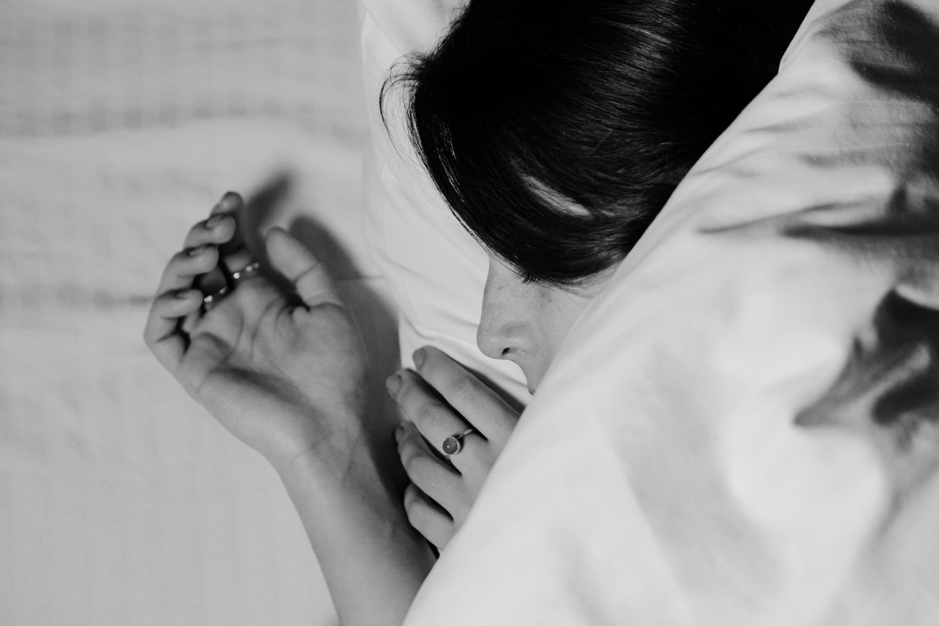 Naktinė pamaina alina kūną: kaip miegą skaidyti į dvi dalis