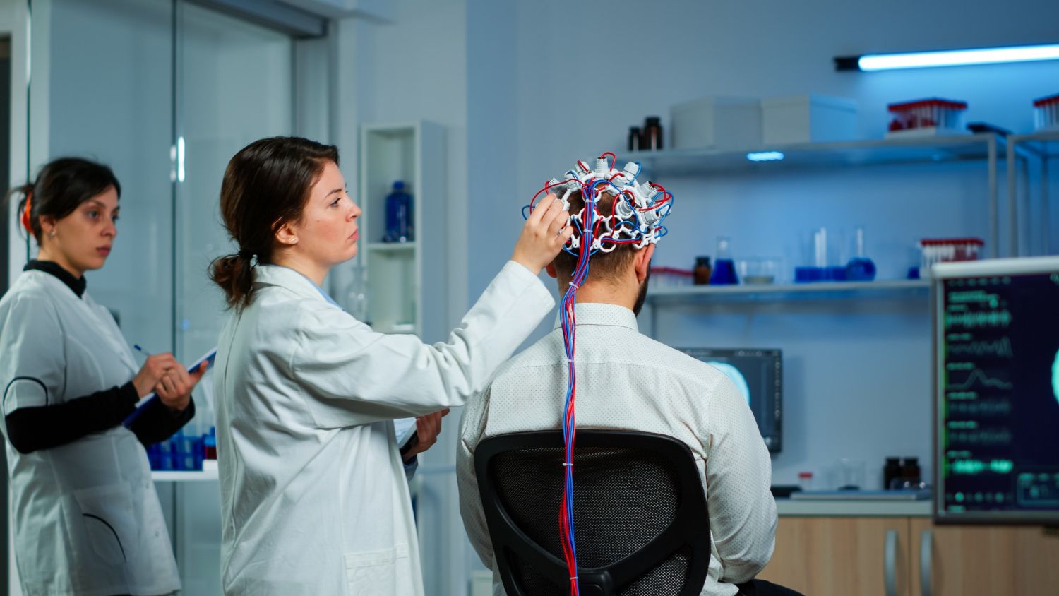 Funkcinis neurologinis sutrikimas (FNS): Simptomai, priežastys, gydymas, prevencija