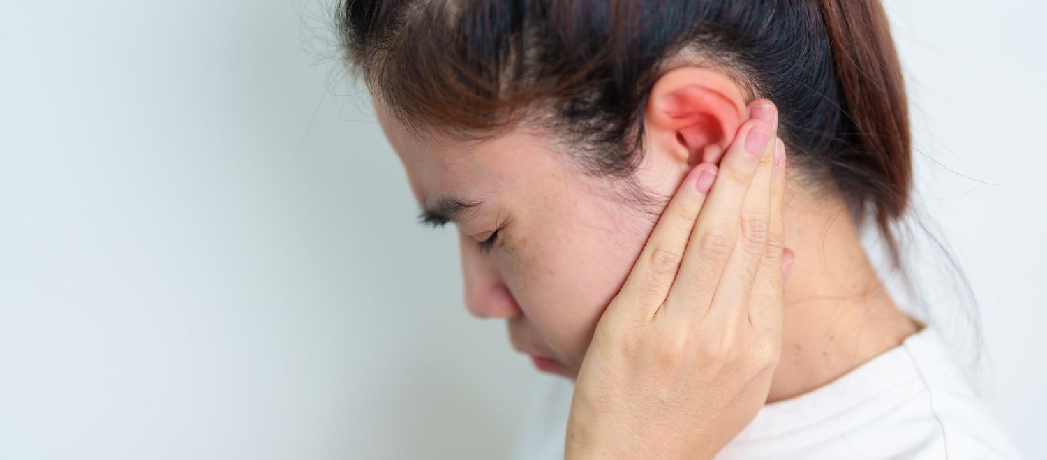 Išorinės ausies infekcija (išorinis otitas): simptomai, priežastys, gydymas, prevencija