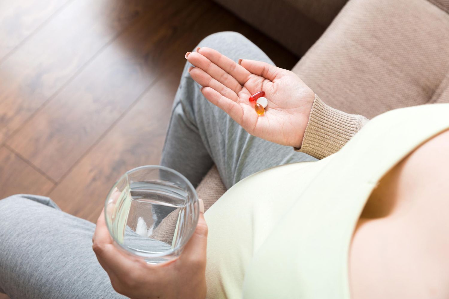 Vaisiaus alkoholinis sindromas: Simptomai, priežastys, gydymas, prevencija