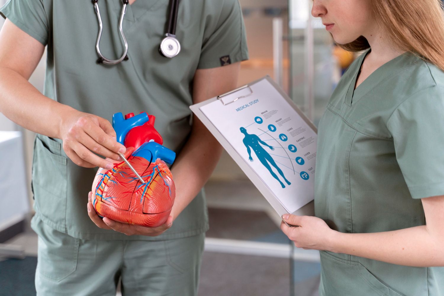 Išeminė širdies liga: Simptomai, priežastys, gydymas, prevencija