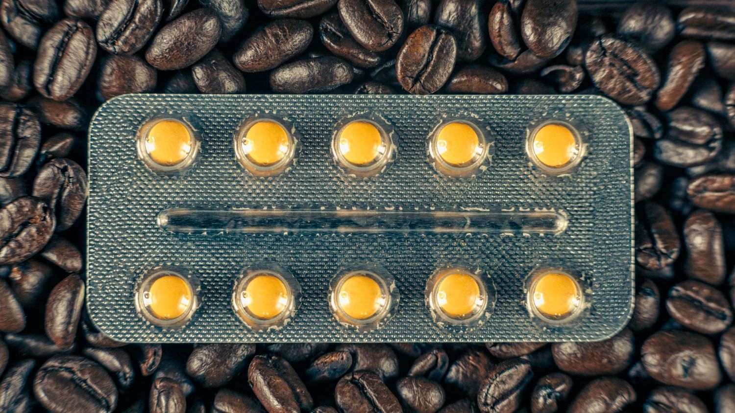 Kofeino tabletės: nauda, šalutinis poveikis, naudojimas ir dar daugiau