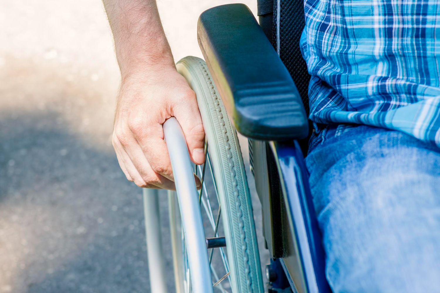 Išsėtinė sklerozė: simptomai, priežastys, gydymas, prevencija