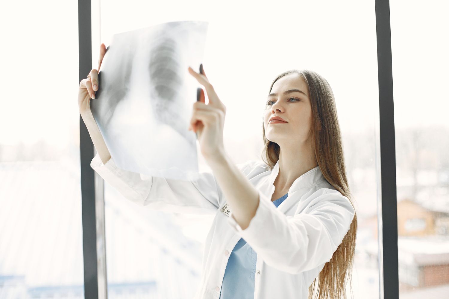Idiopatinė plaučių fibrozė: Simptomai, priežastys, gydymas, prevencija