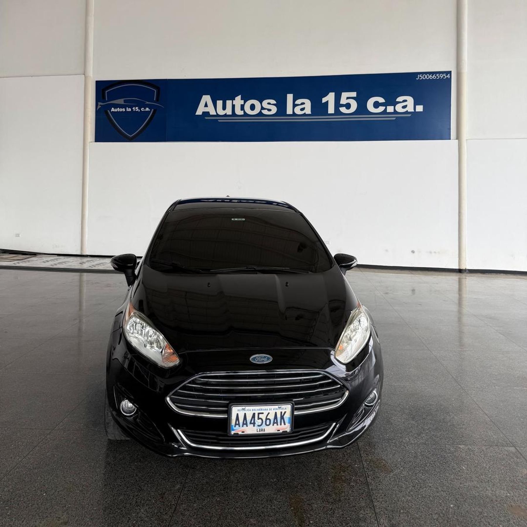 Ford Fiesta Titanium 2016, vehículo disponible en Autos La 15