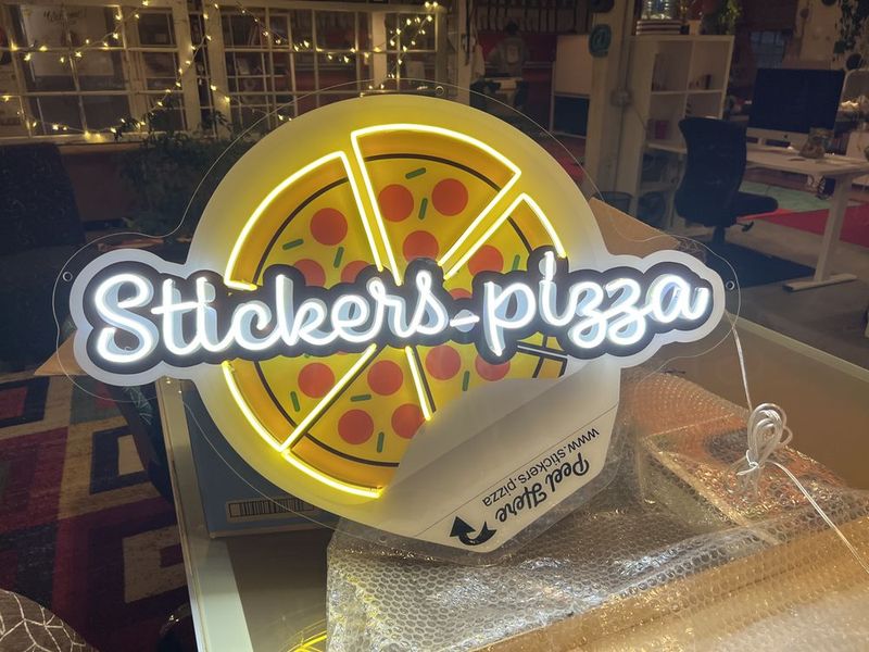 Stickers.Pizza neon sign