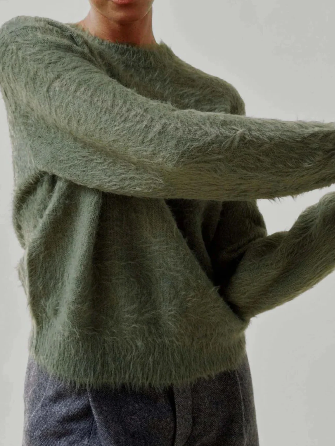 SHAGGY PULLOVER IN MOSS GREEN