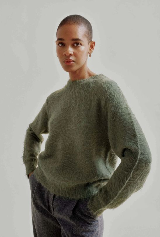 SHAGGY PULLOVER IN MOSS GREEN