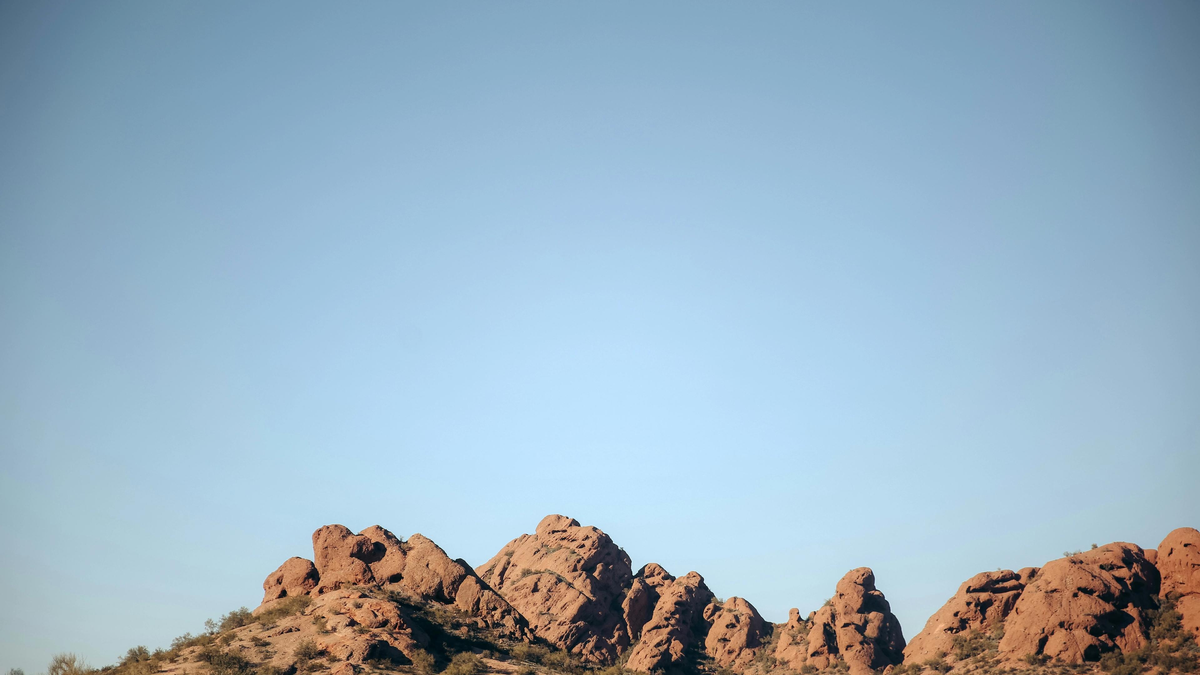 A group of rocks sitting in the middle of a desert