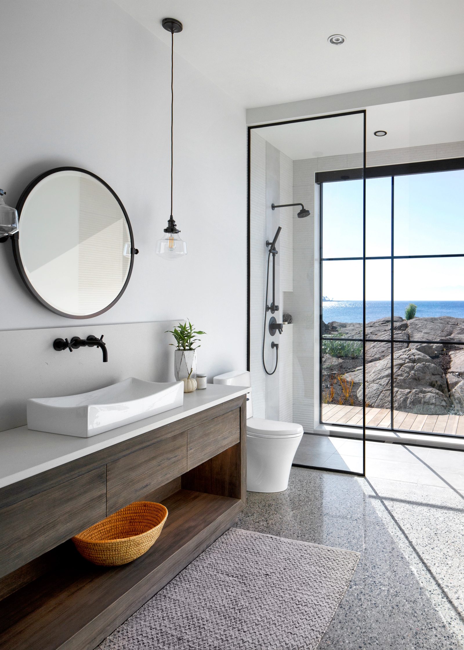 bathroom opening to the rocks