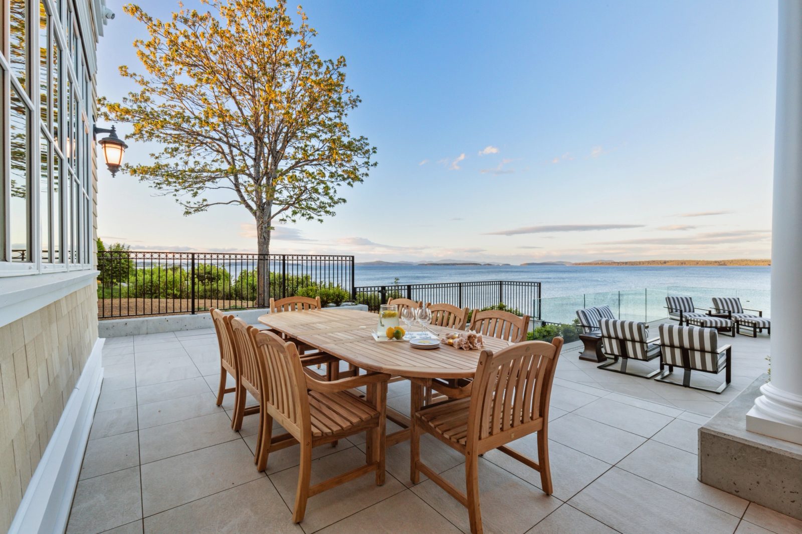 Terrace, pool, islands. Stepping away