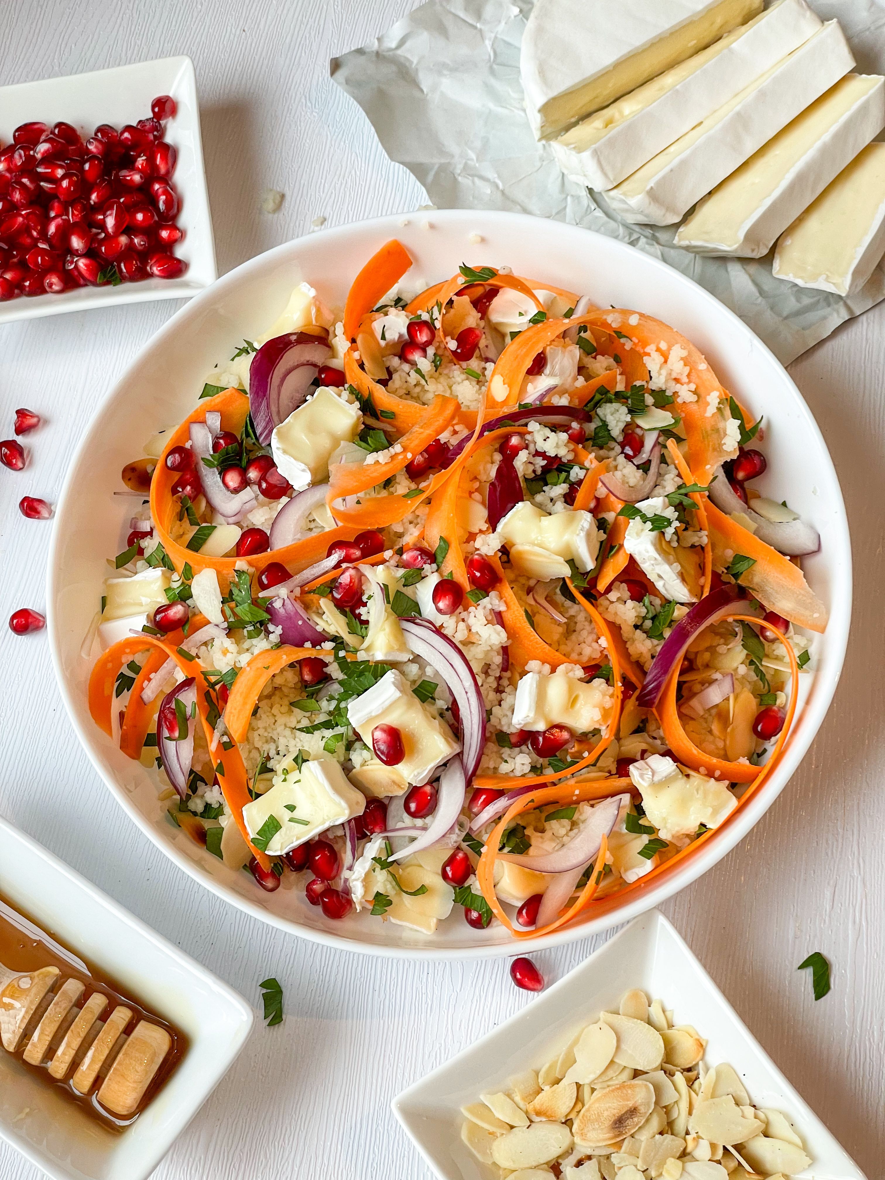 Couscous Salat mit Granatapfel und Striegistaler Zwerge Camembert