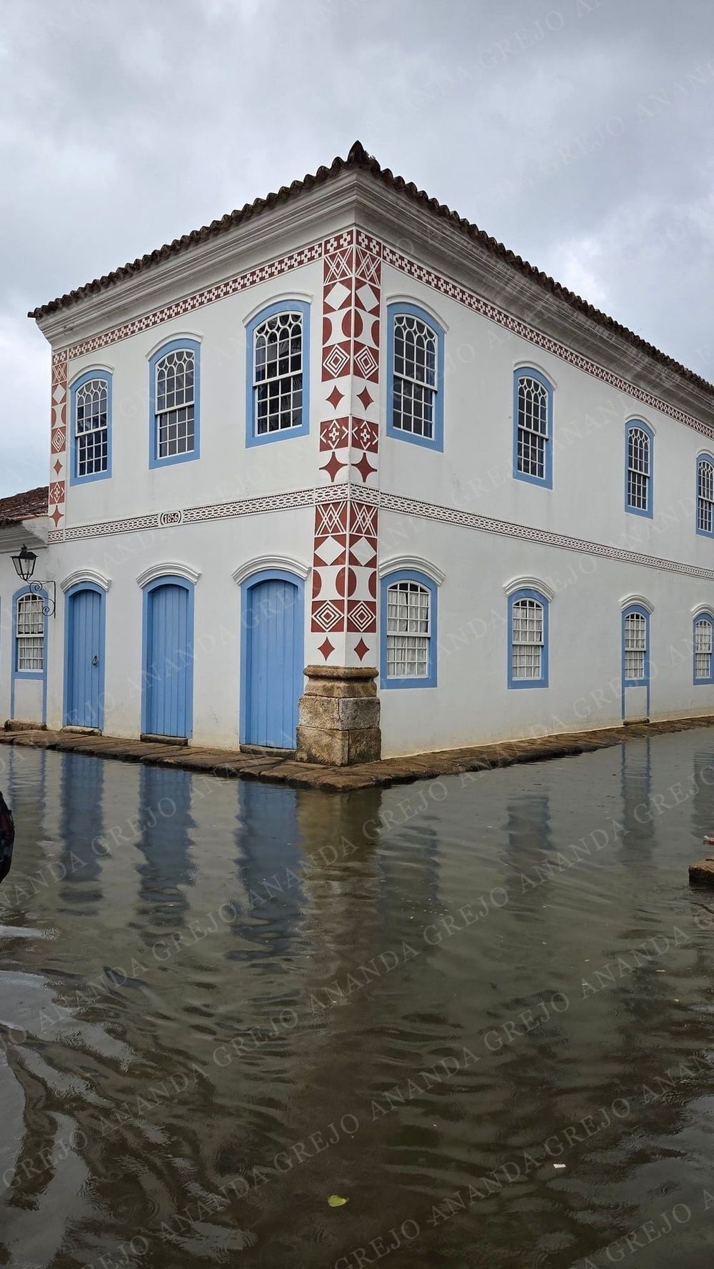 Nascer sobre o rio