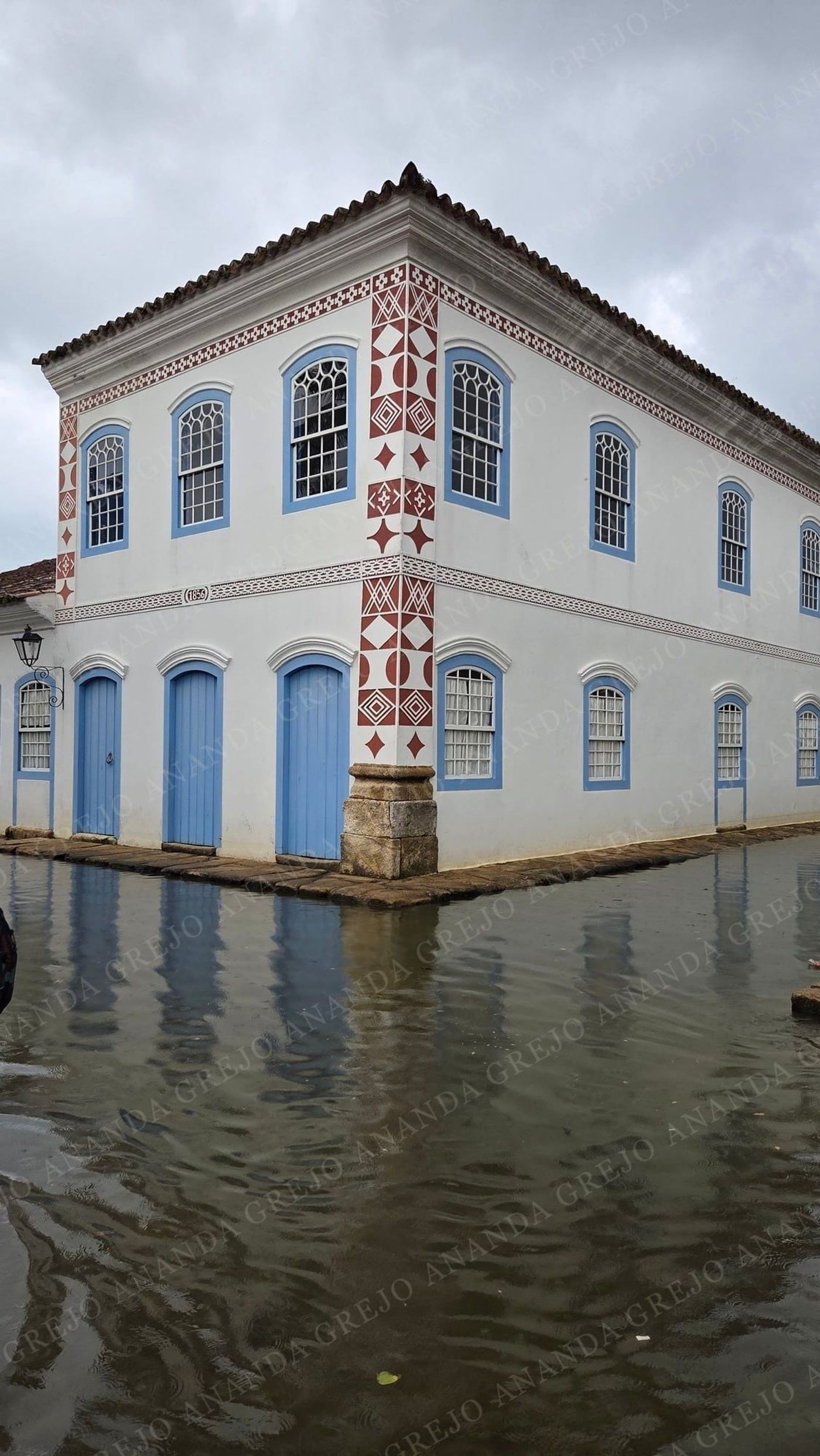 Nascer sobre o rio