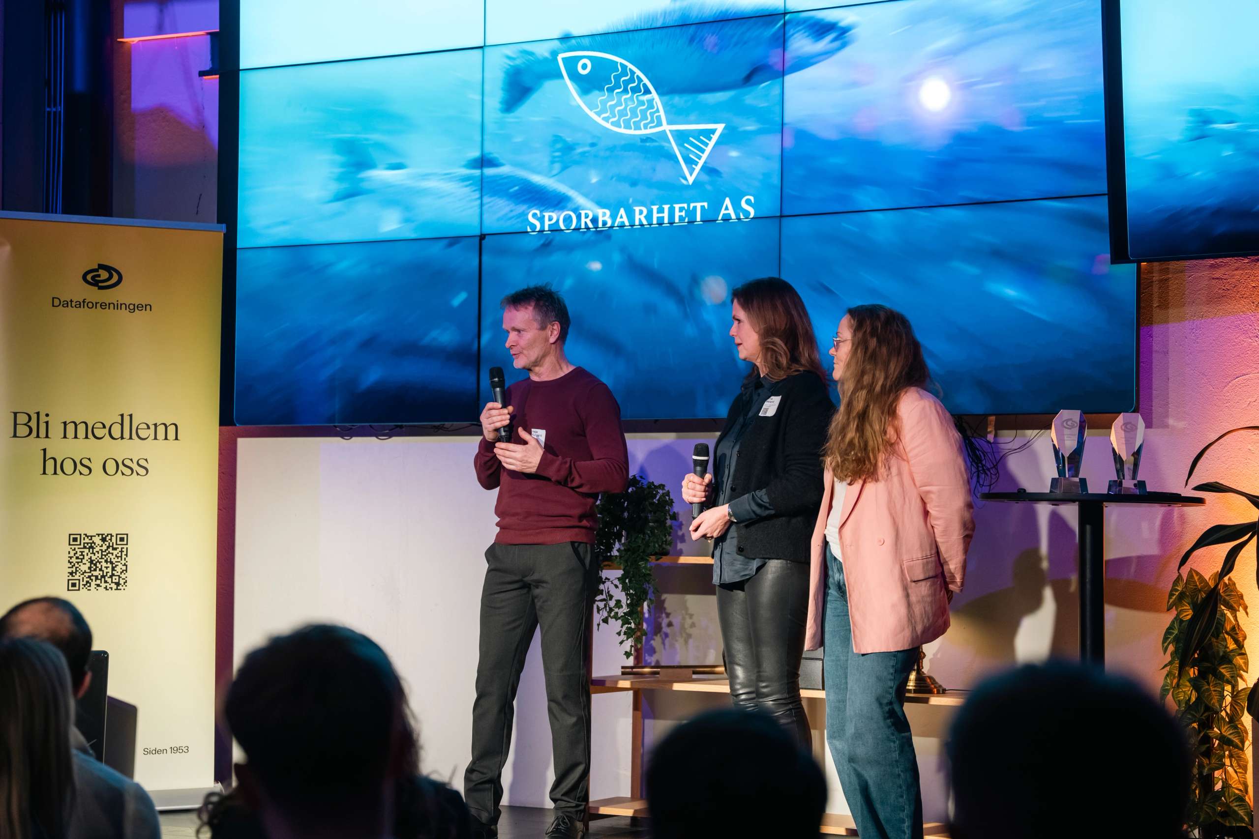 Helge Klungland, leder i Sporbarhet, med Nina Meland og Linn Thingstad i Crayon Consulting