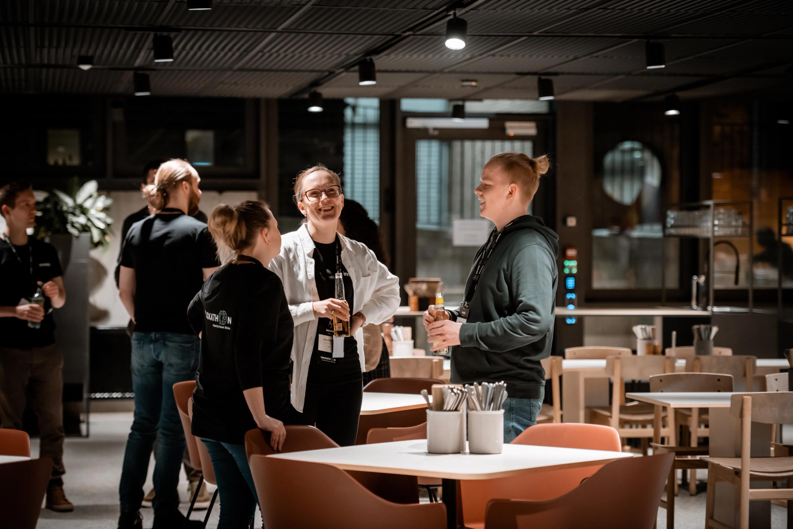 Sosialt i kantinen i Oslo