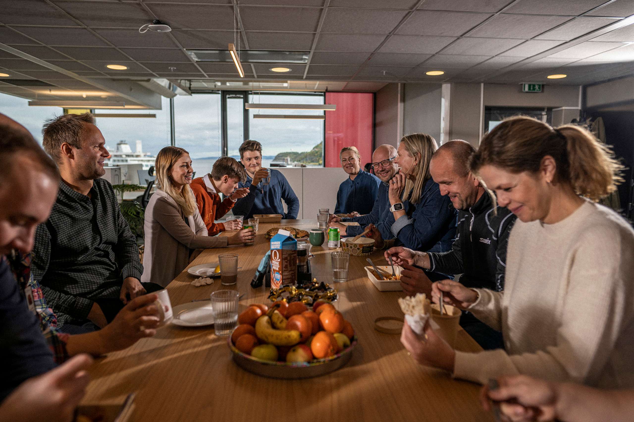 Kolleger samlet til lunsj hos Inmeta Trondheim