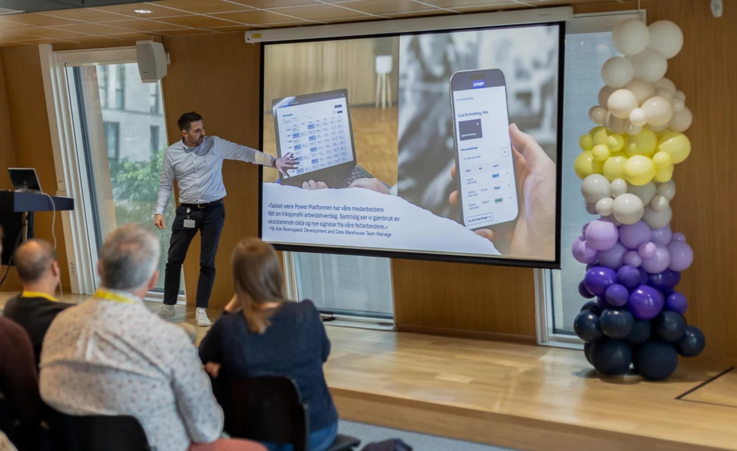 Person som holder innlegg forran publikum