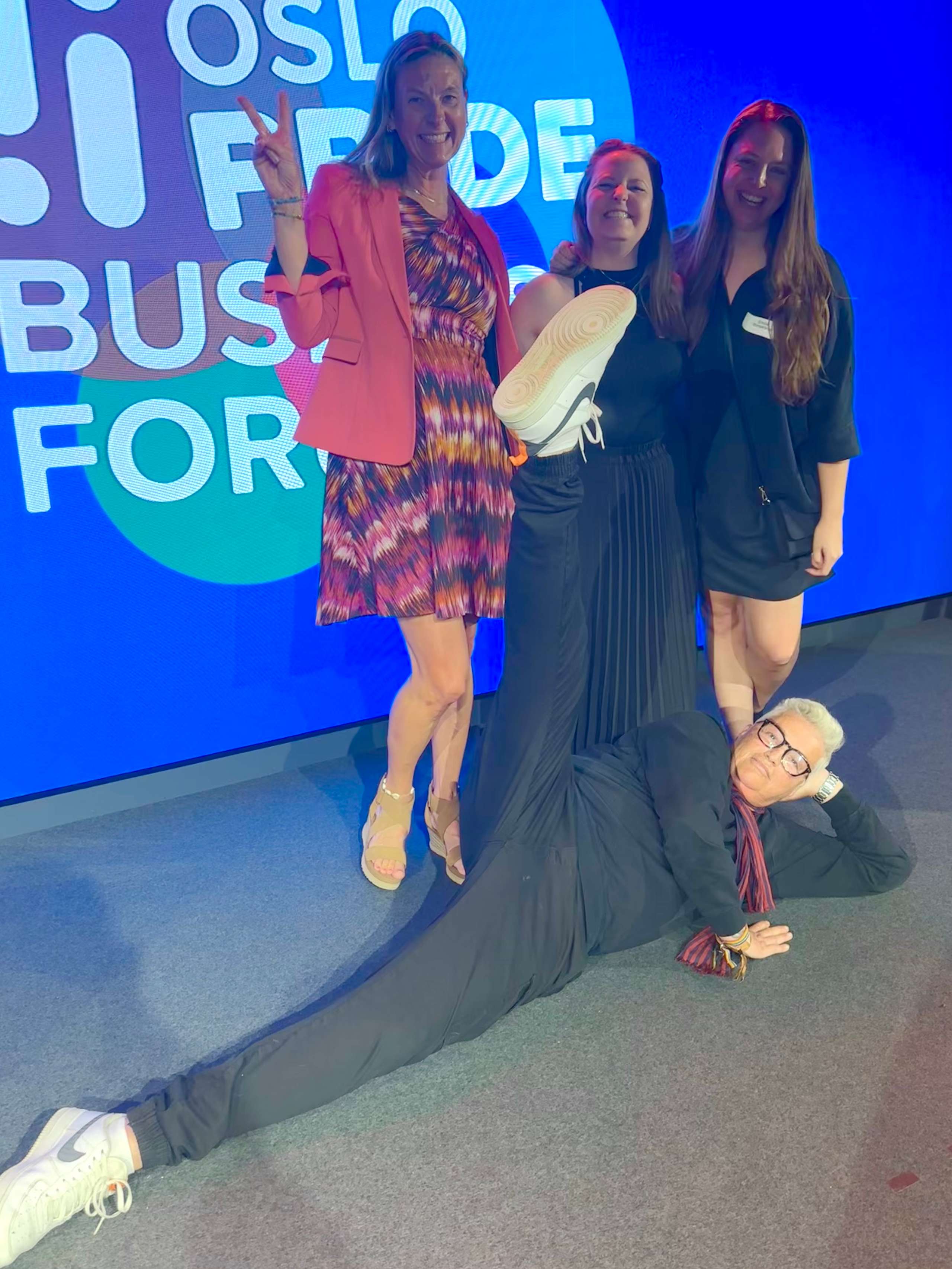 Line Lofgreen, Tina Heltne, Emilie Borgersrud og en poserende Brita Møystad Engseth på Oslo Pride Business Forum