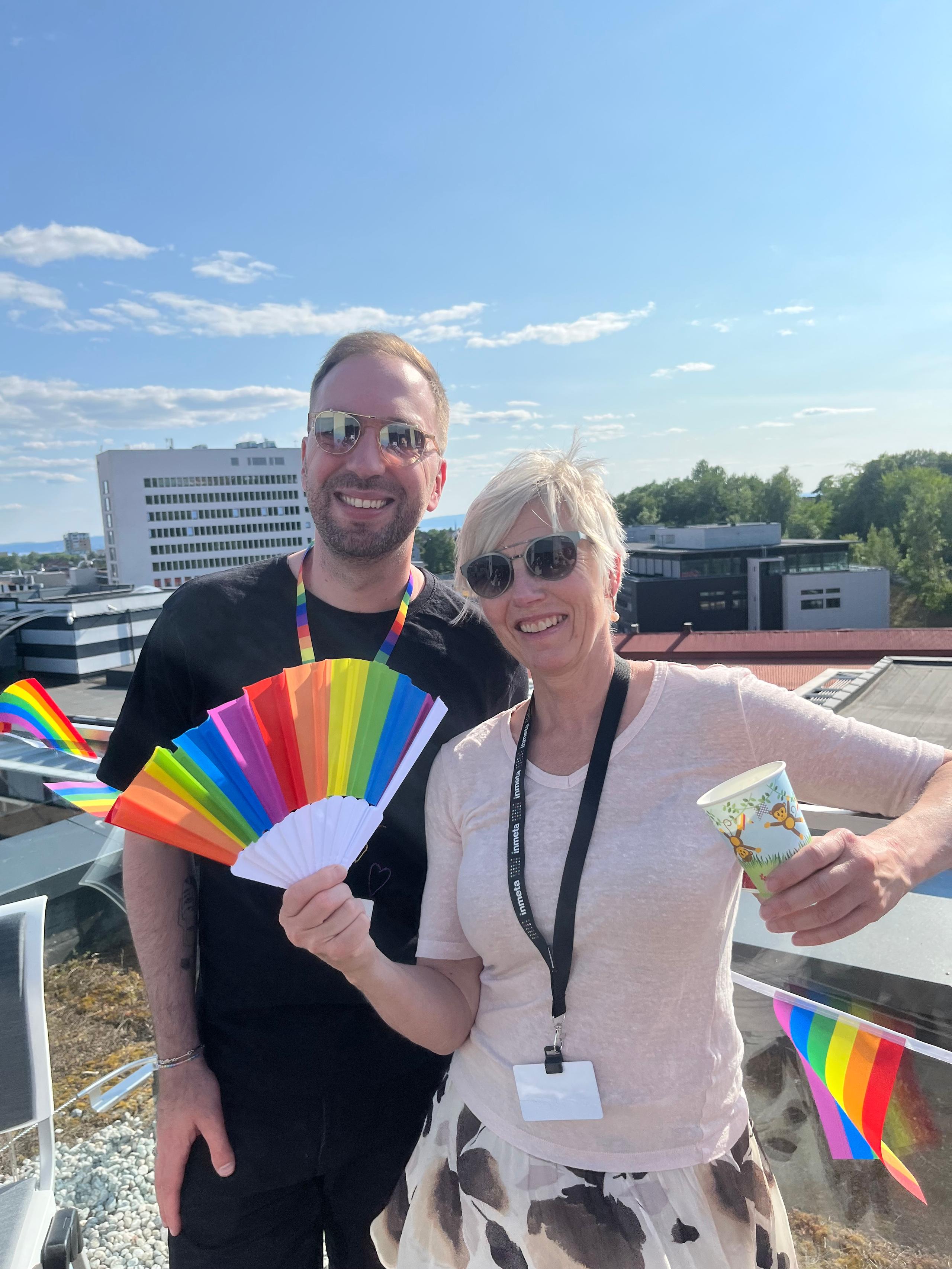 Iver Daljord og Mette Wam feirer pride på takterassen